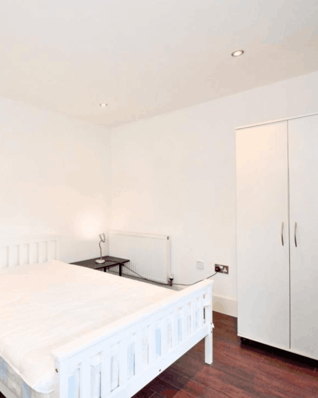 Lovely double room available in East London - photo 4