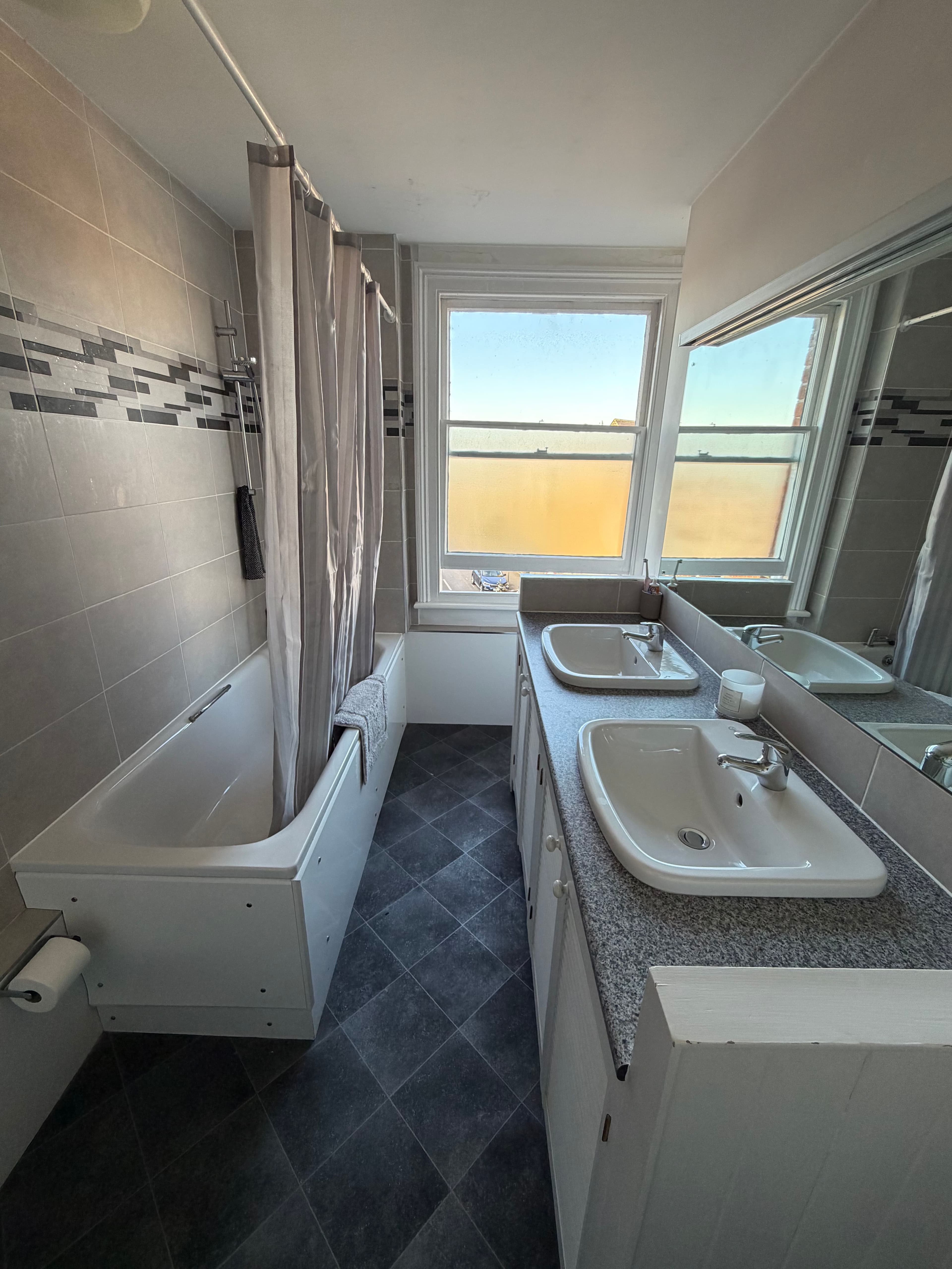 Room available in Putney from 15th July - photo 3