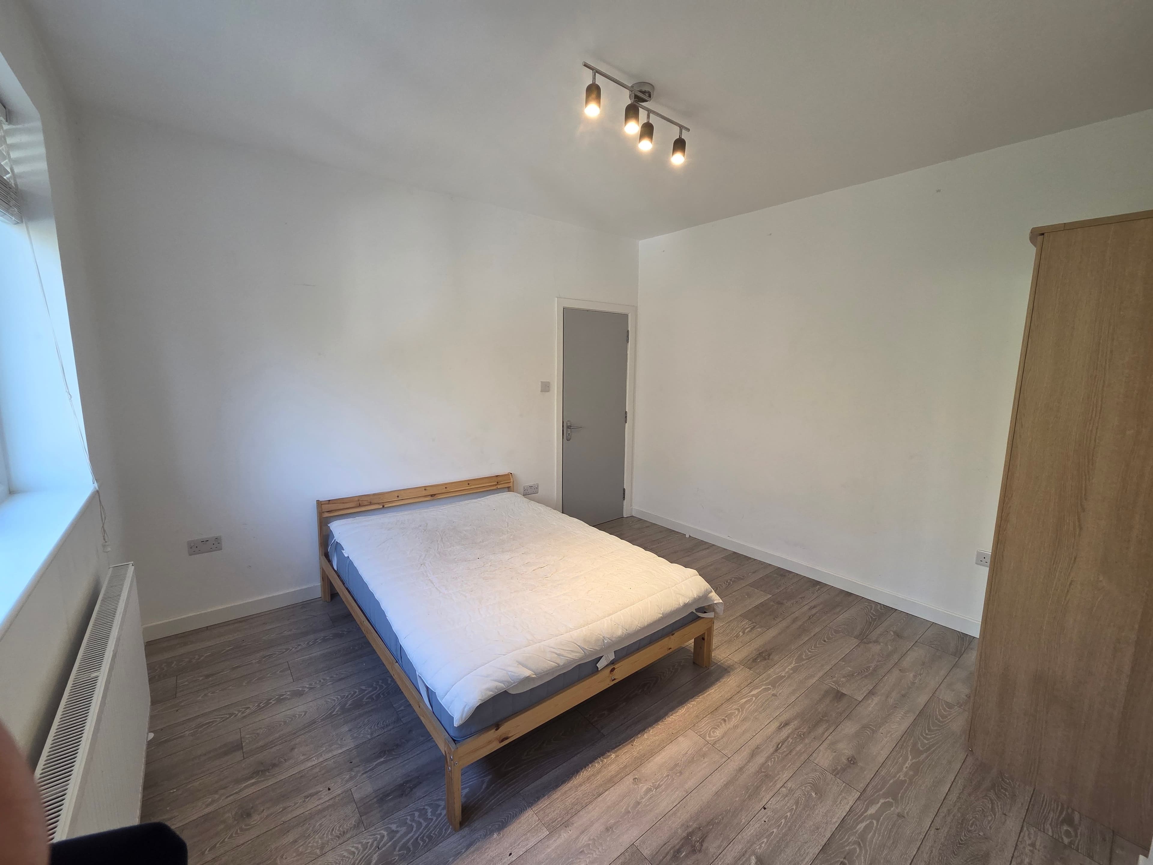 Two Sunny Rooms in a Relaxed Streatham Home - photo 3
