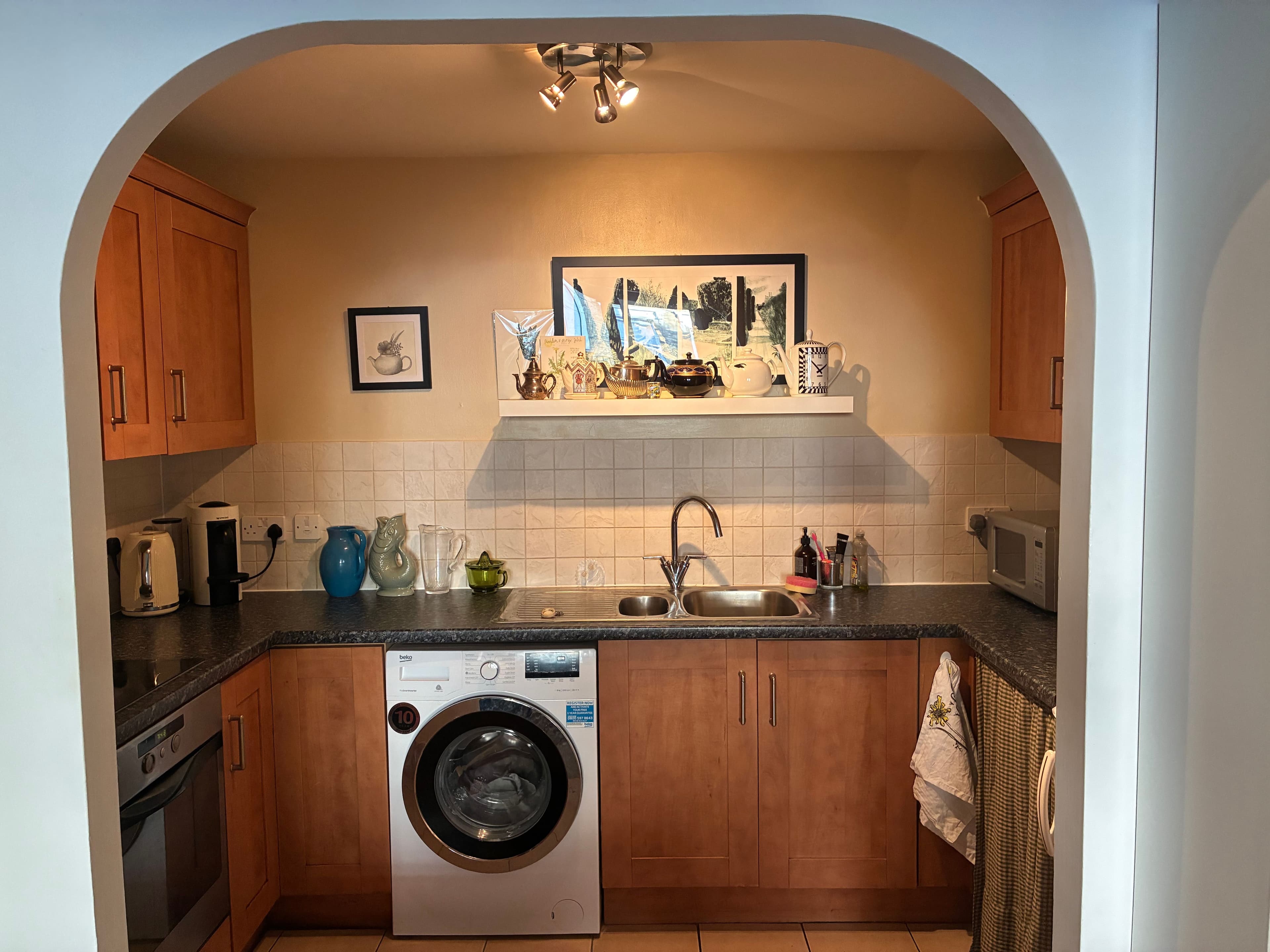 Spacious double room with en suite available in gorgeous Brixton Hill home — photo 3