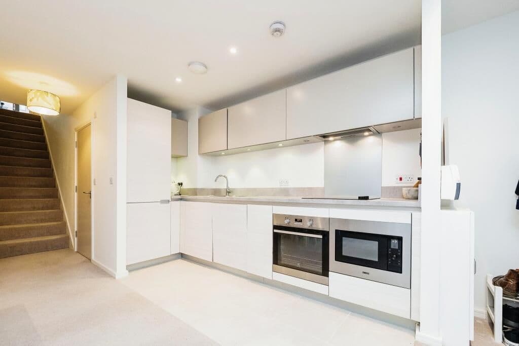 Spacious Ensuite Room with Balcony Access – Canning Town / Royal Docks - photo 4