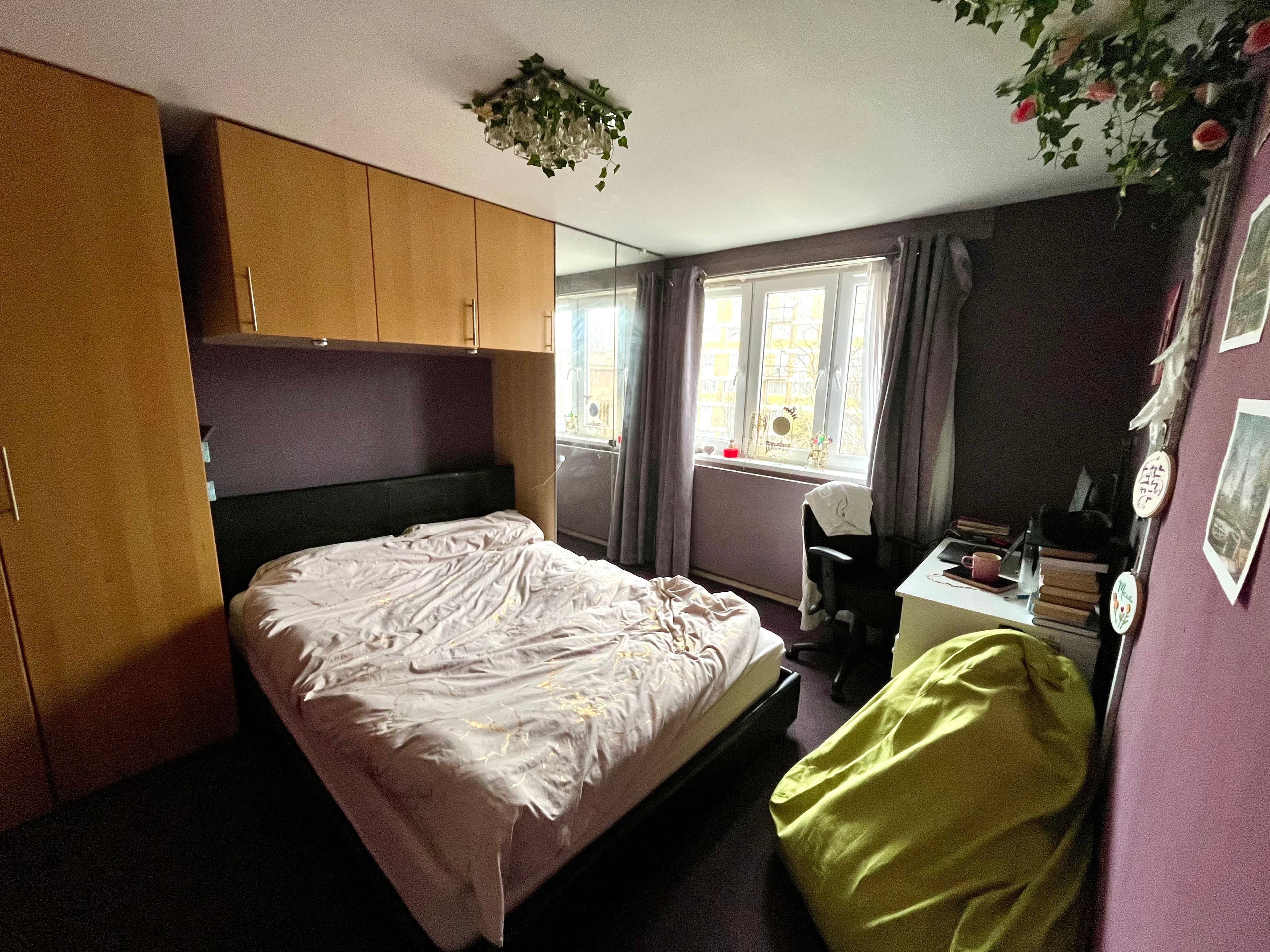Large double room available ASAP in Whitechapel in a lovely all girls flat - photo 1