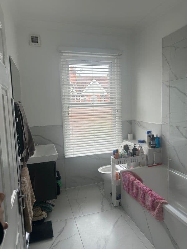 Double Room for Rent in NW2, London - photo 4