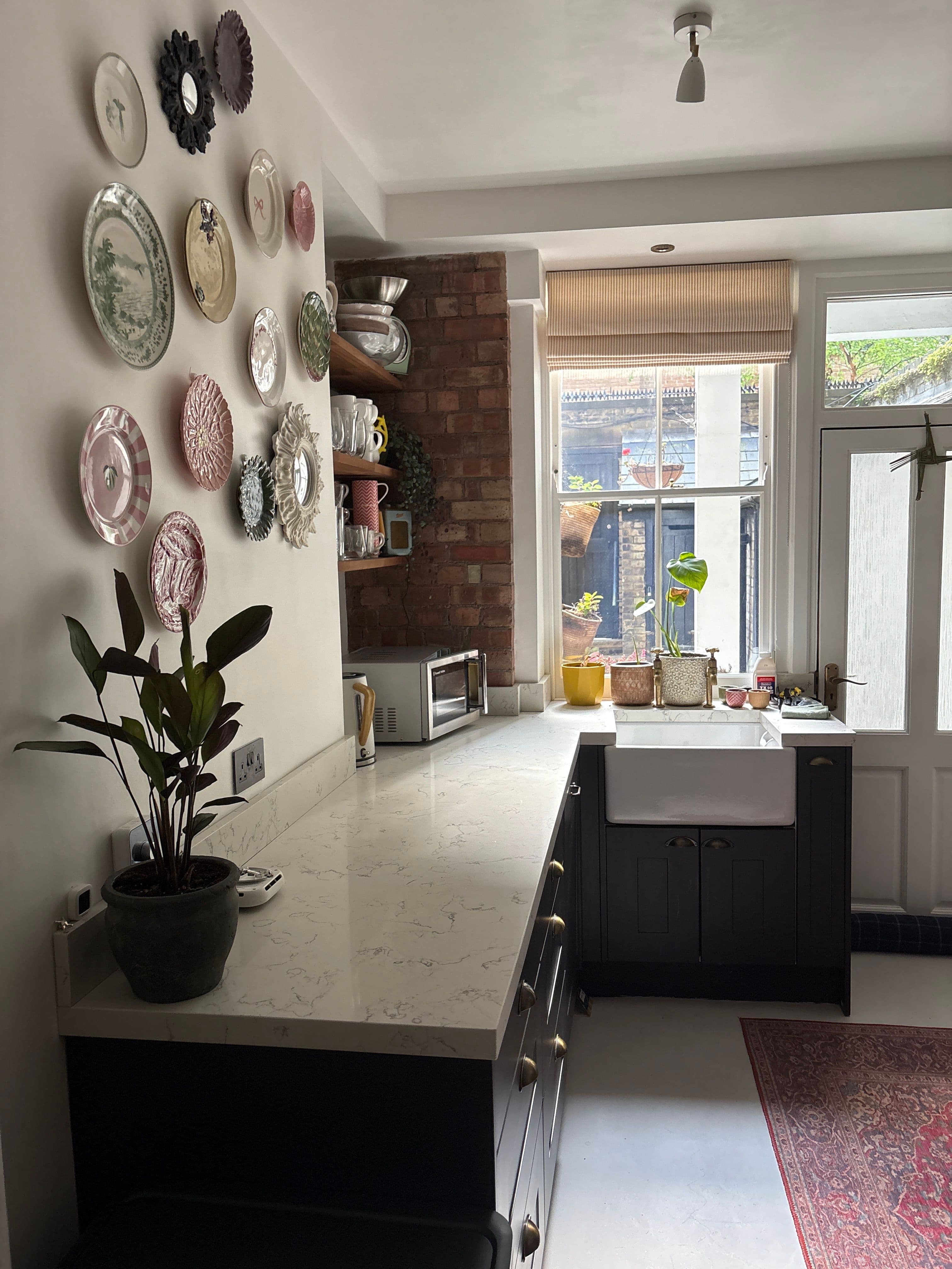 Mid week room rental Baker St area - photo 1