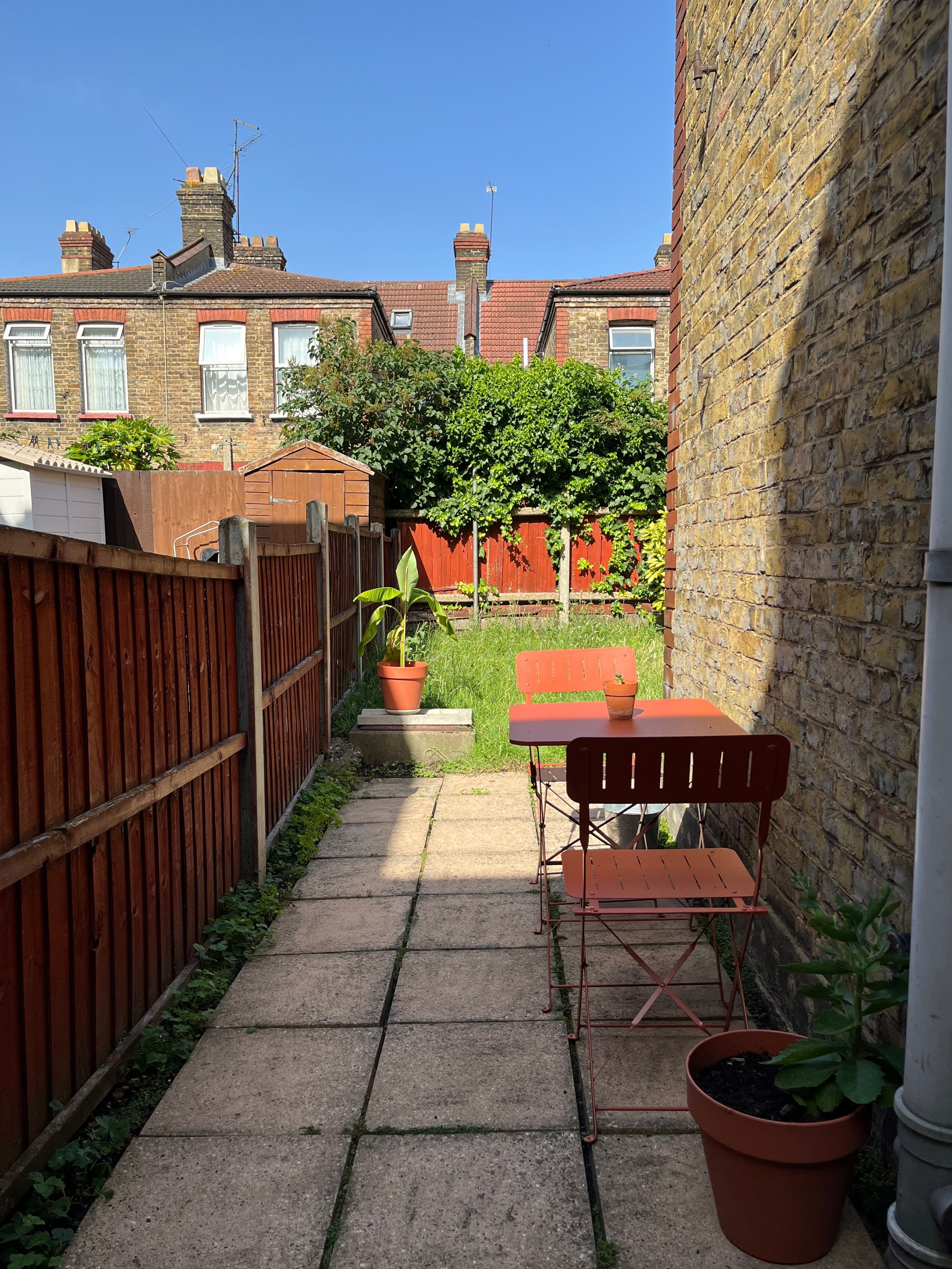 Bright Double Room in Spacious 700sqft Garden Flat — photo 3