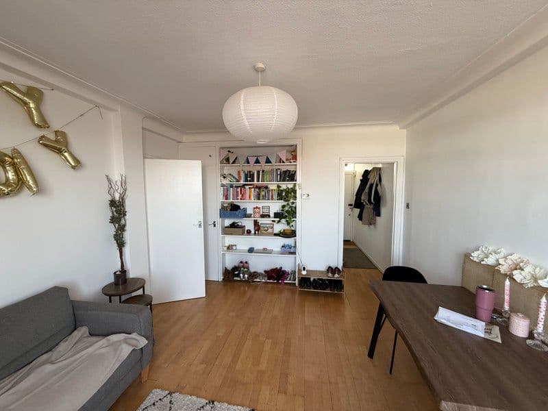 Cosy double room in two-bed flat share | 2 mins from Richmond station - photo 1