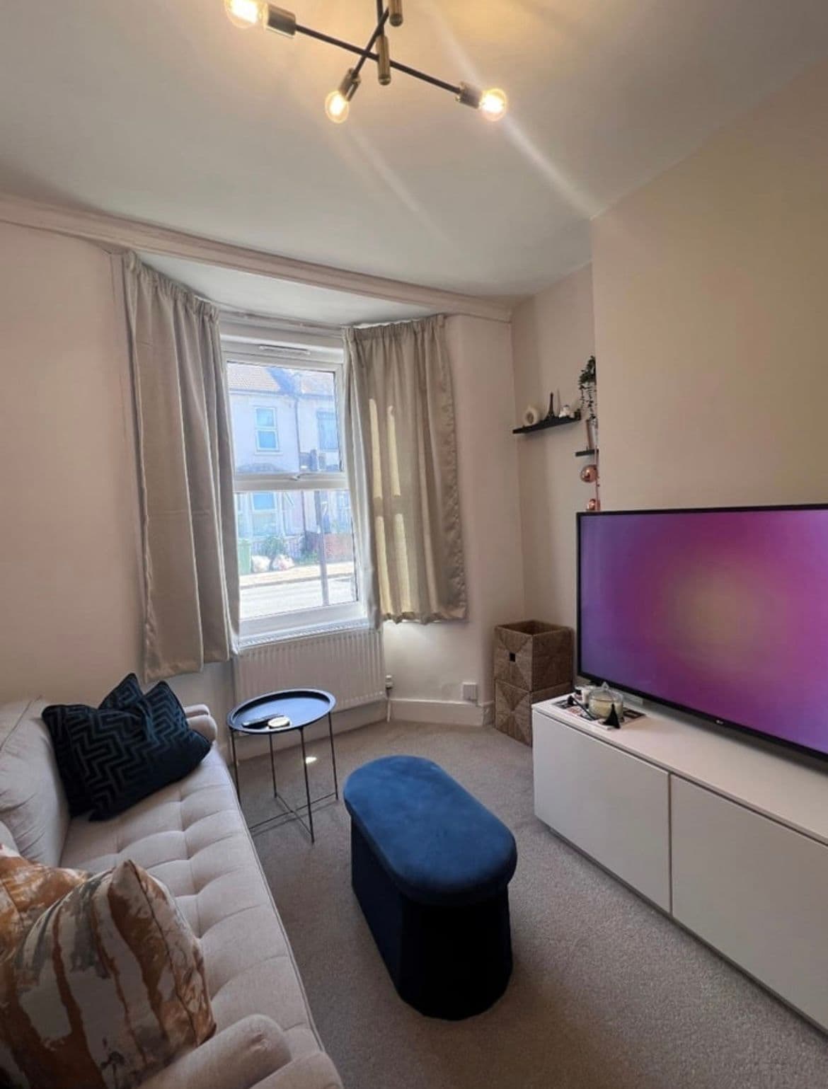 Room in Stratford available for rent £1,100 (excluding bills) - photo 2
