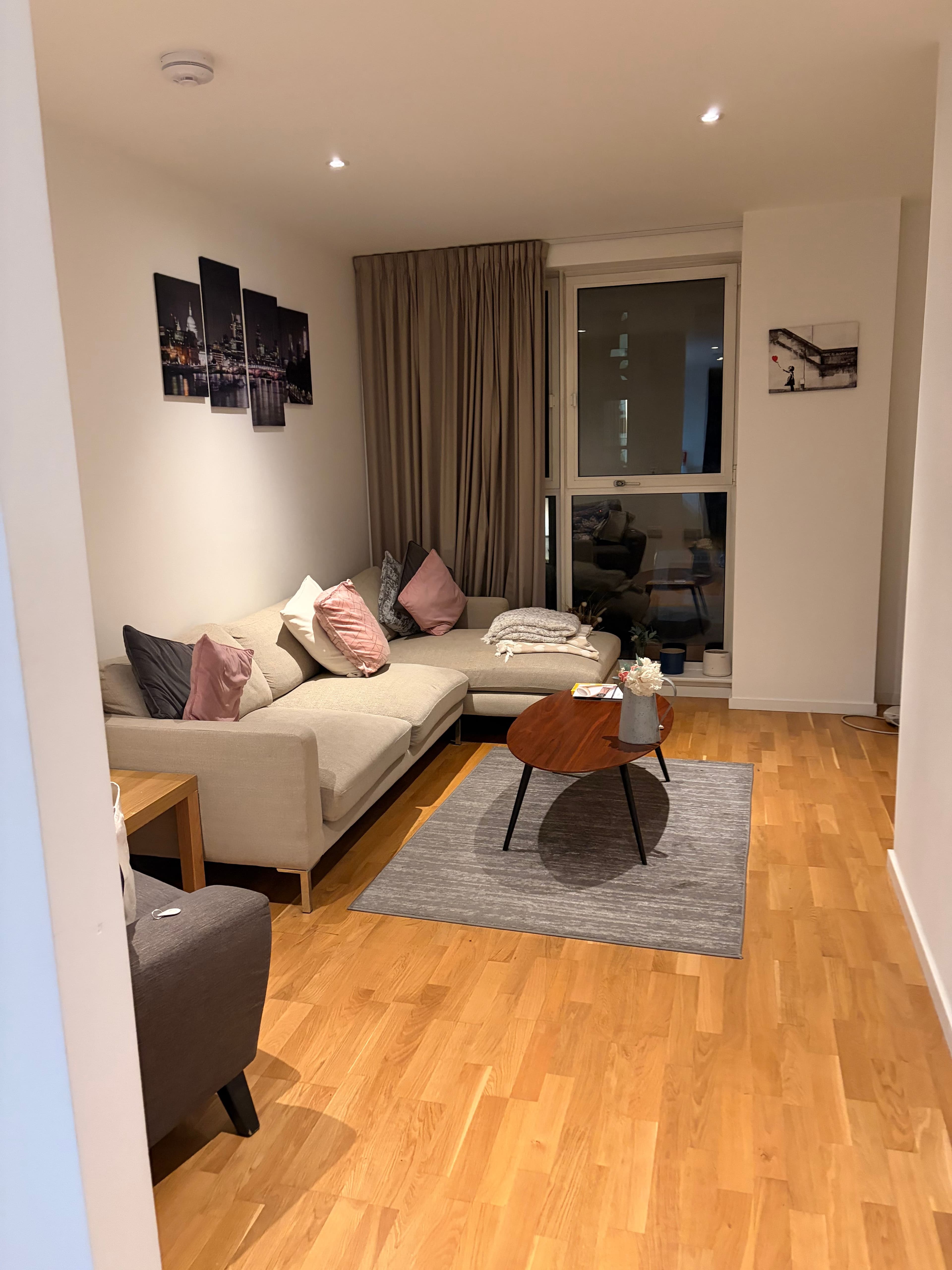 En suite bedroom in Stratford from end of May - photo 4
