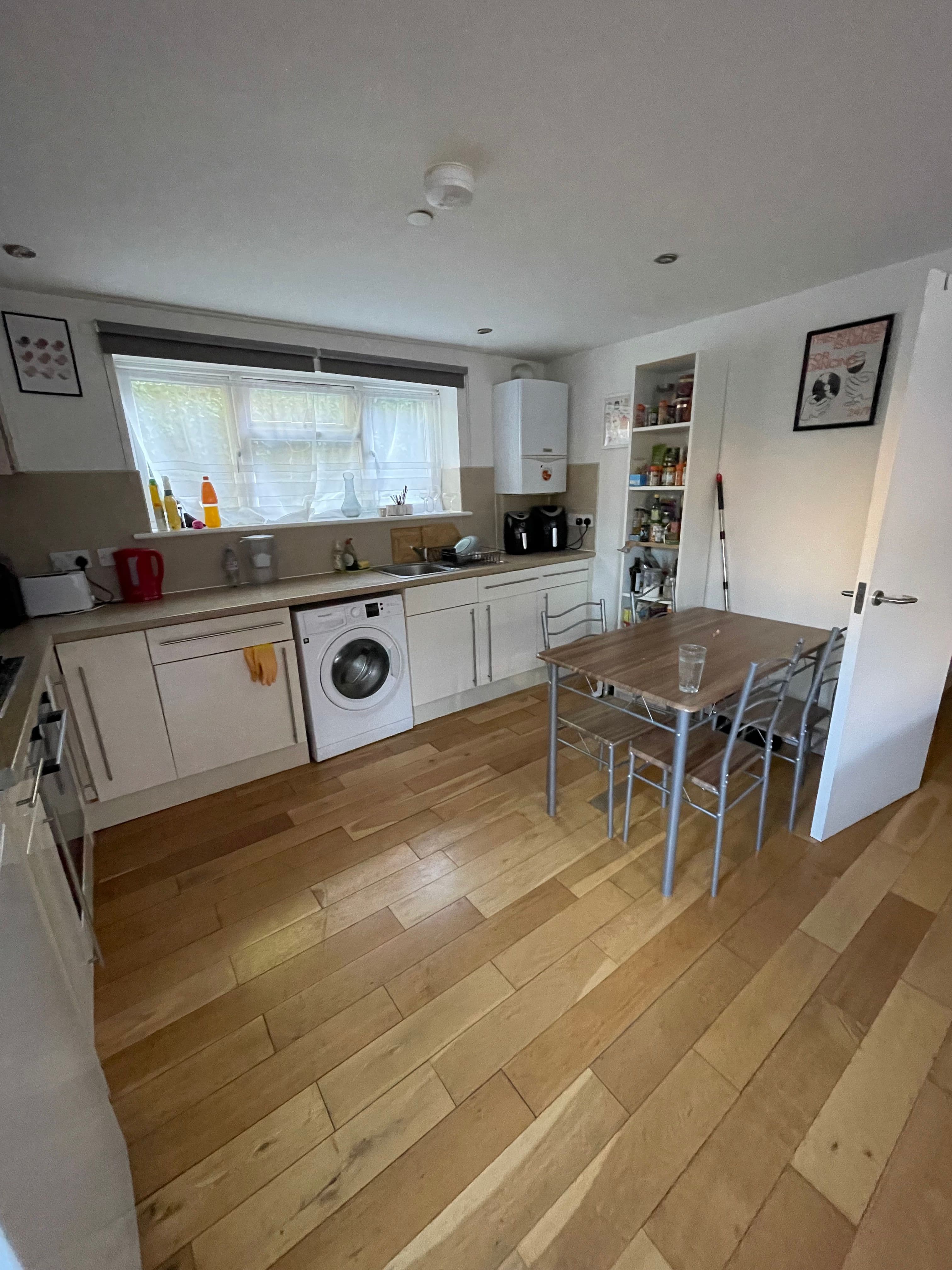 Room in Stamford Hill - photo 4
