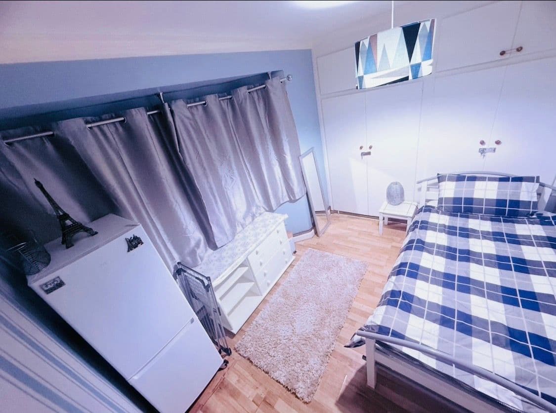 🏡 SPACIOUS SINGLE ROOM TO RENT - photo 3