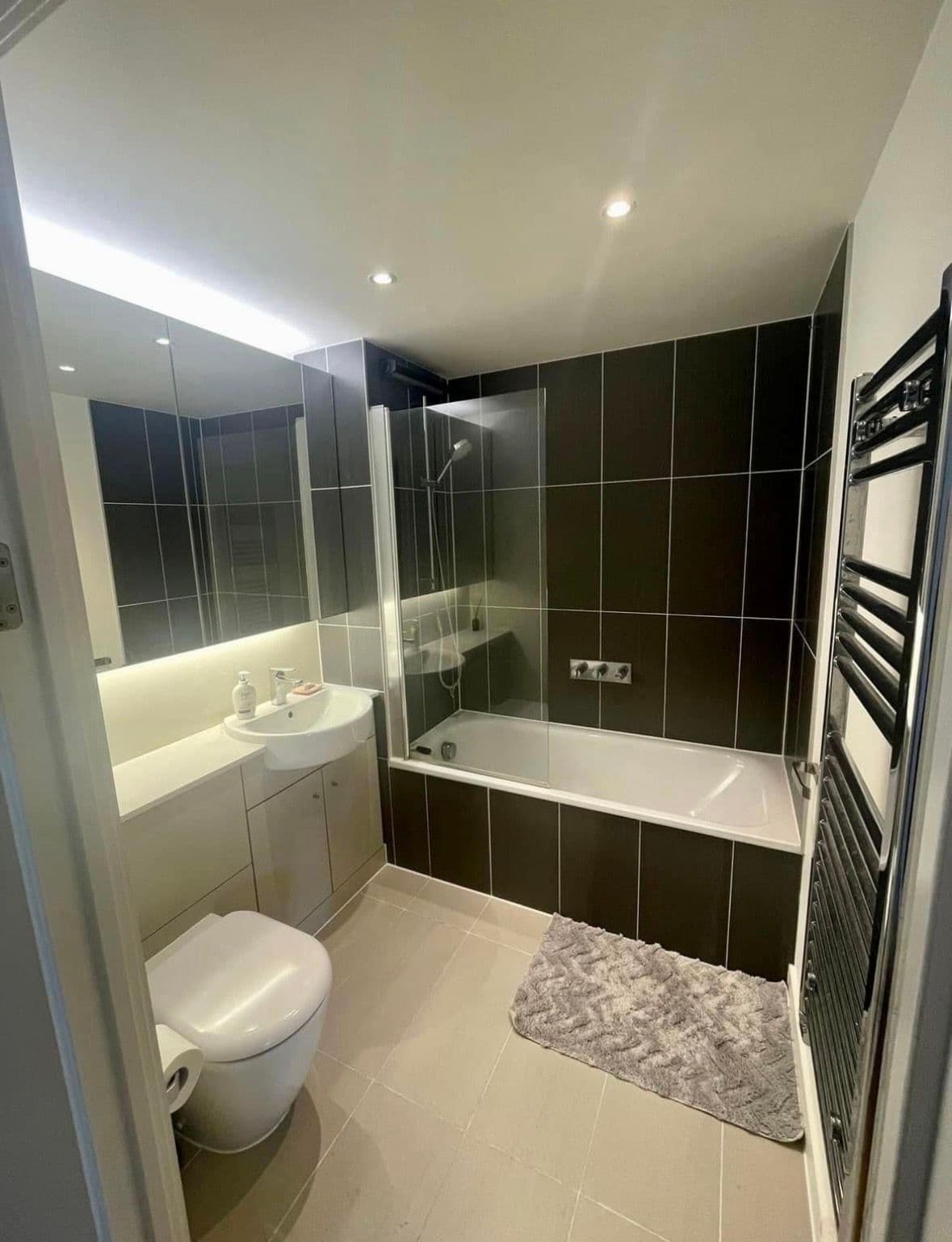Double Room in a 3-Bed Flat – East Village (Available from 11th June) - photo 3