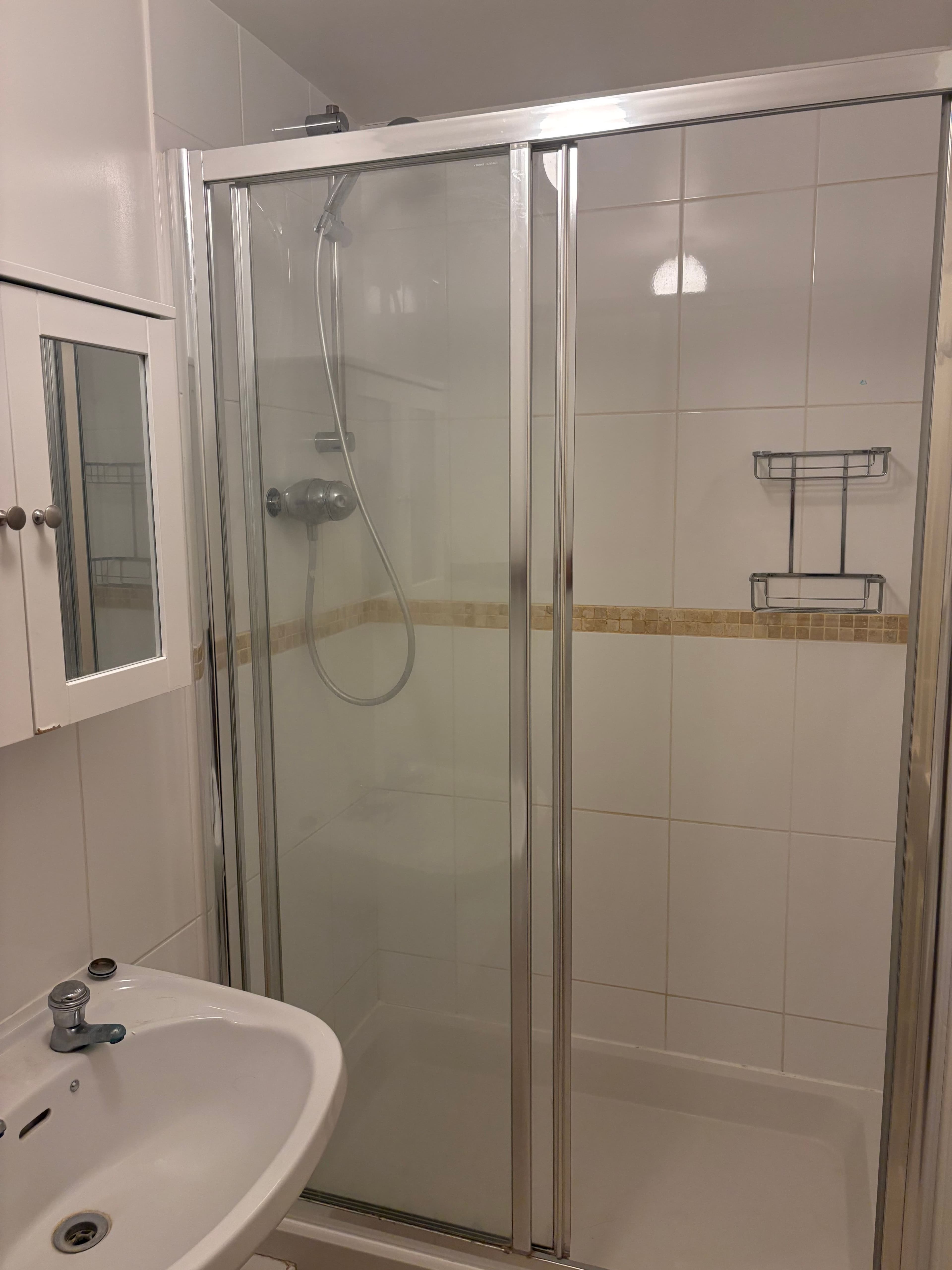 Gorgeous double en-suite room available in Streathamš©· - photo 4