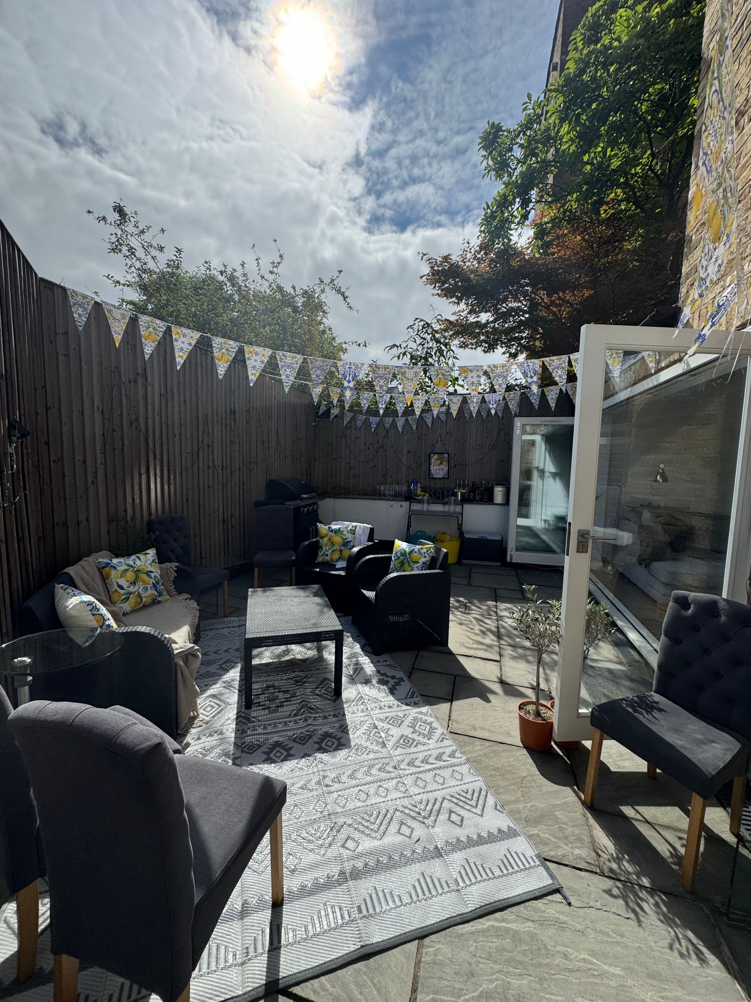 Double Room in modern 2 bed flat with terrace - photo 1