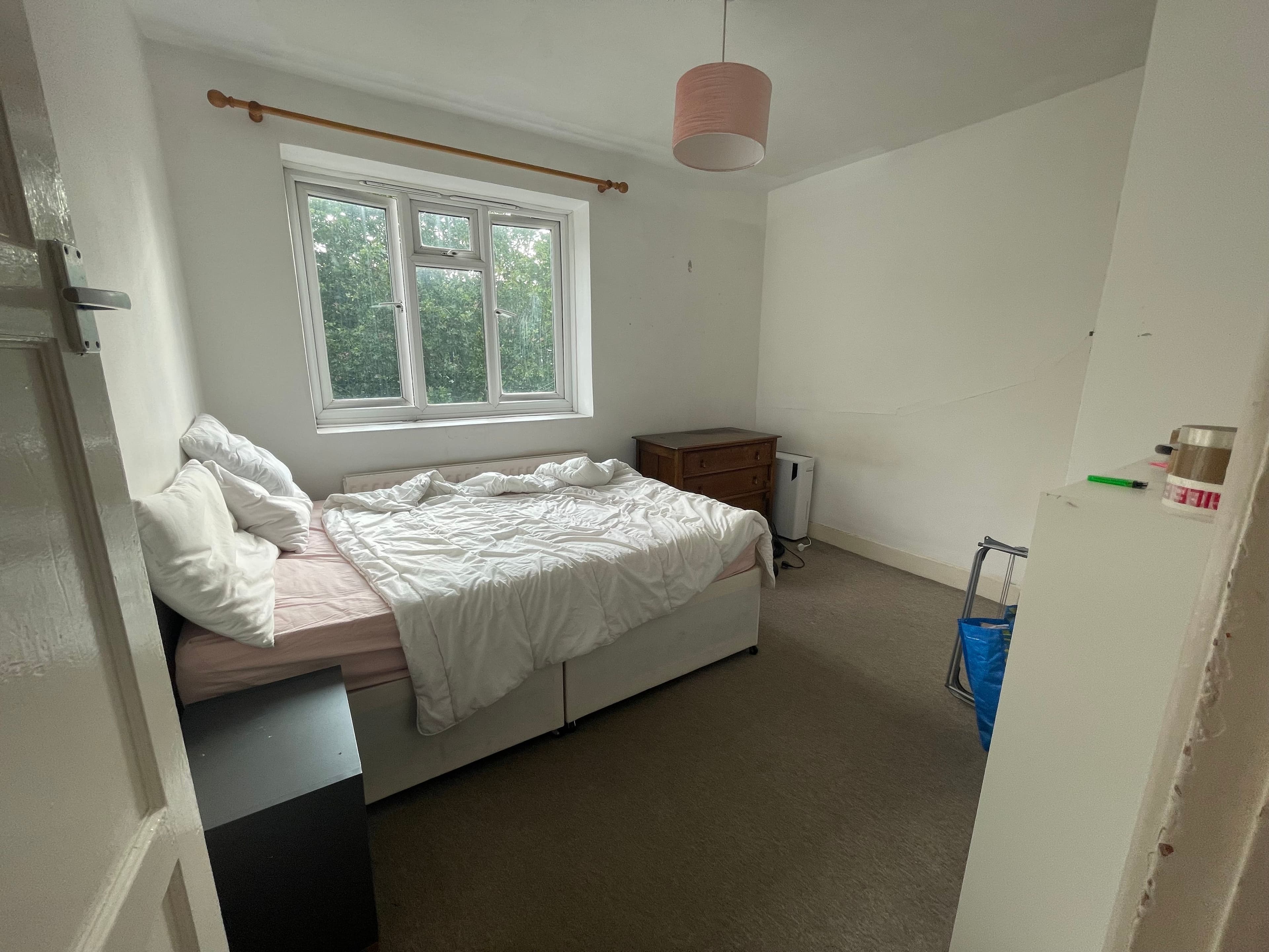 Convenient room 3 mins away from Borough station (near London Bridge & Elephant and Castle) - photo 2