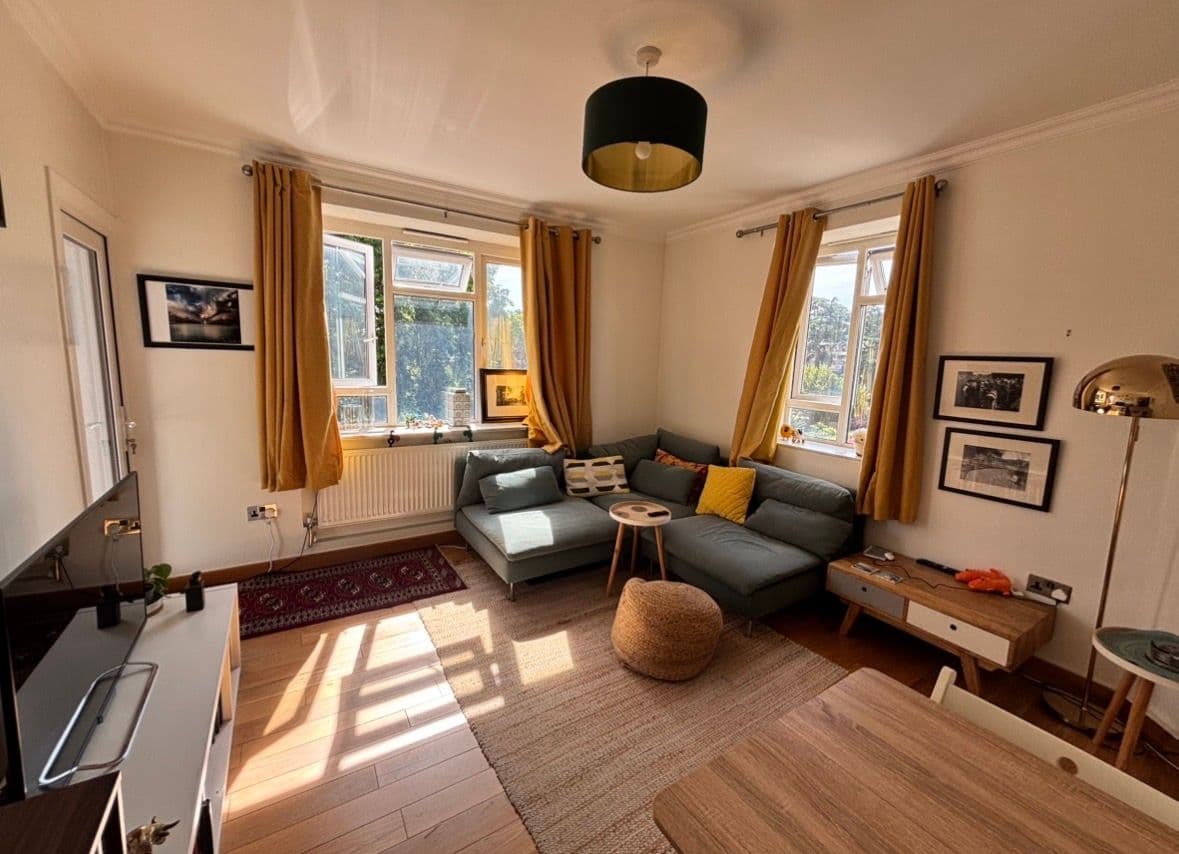 Spacious double room available from 1 August in beautiful Brixton flat! — photo 2