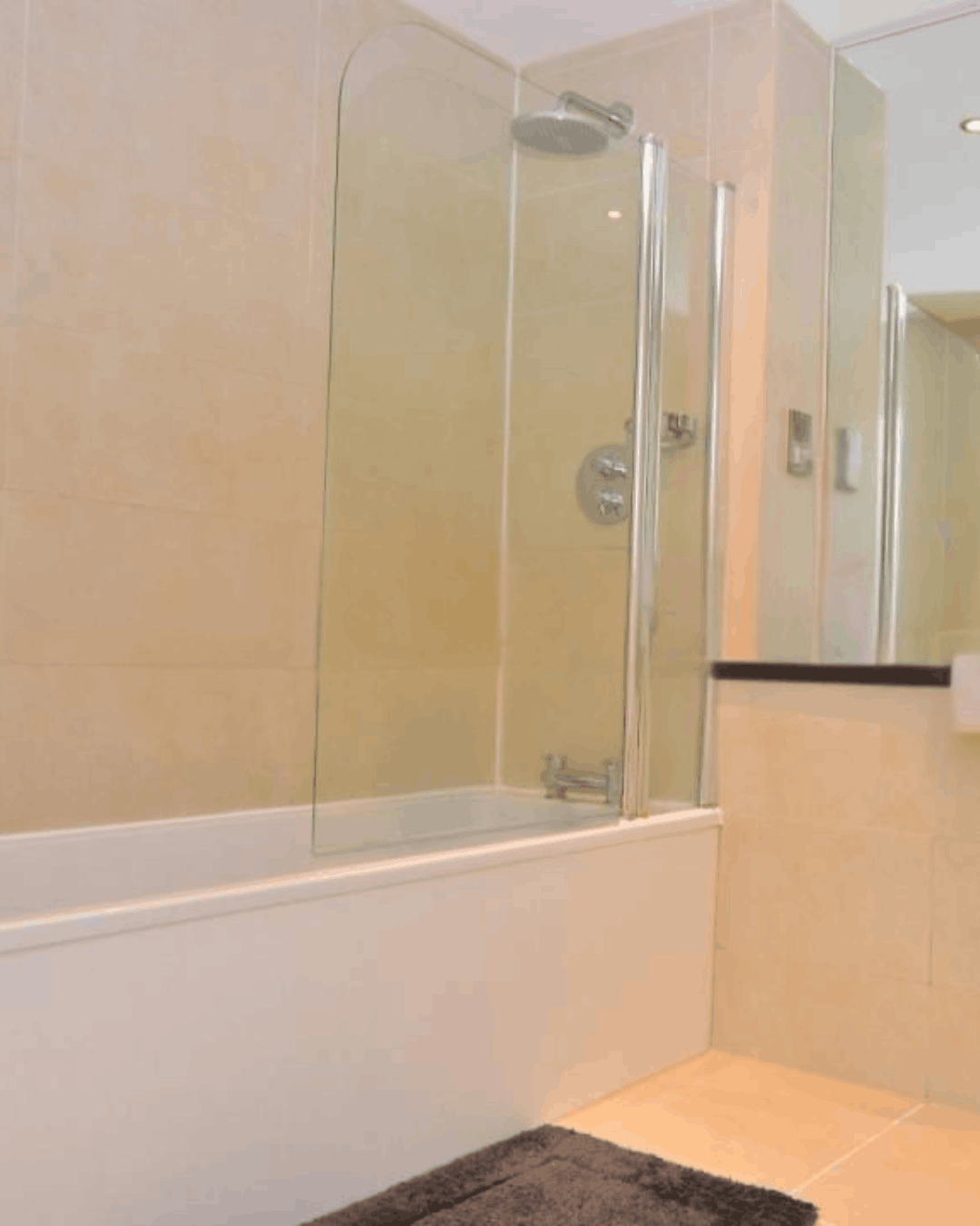 Lovely double room available in East London - photo 2