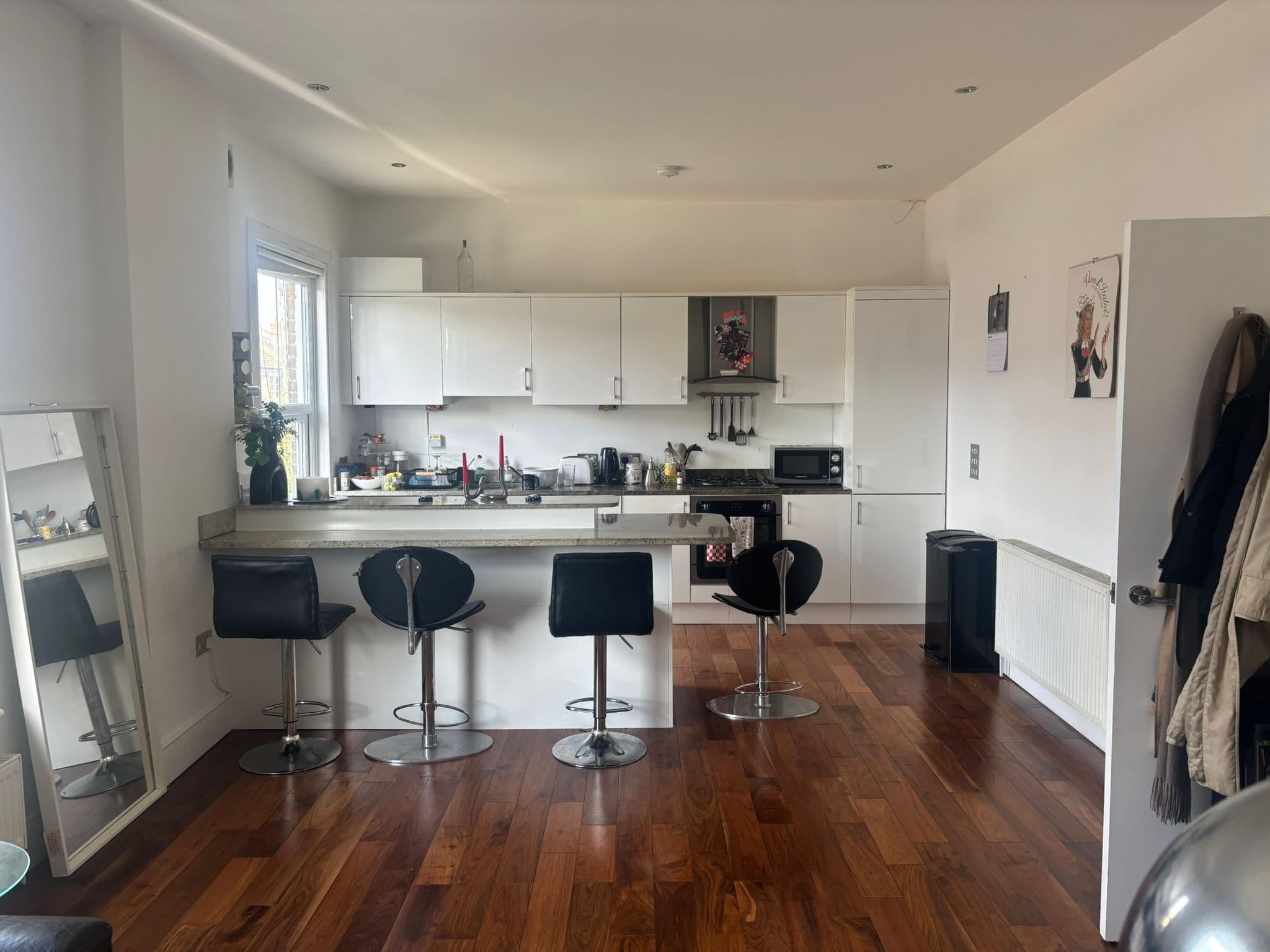Double room, en-suite, full furnish, garden girlie flat - photo 3
