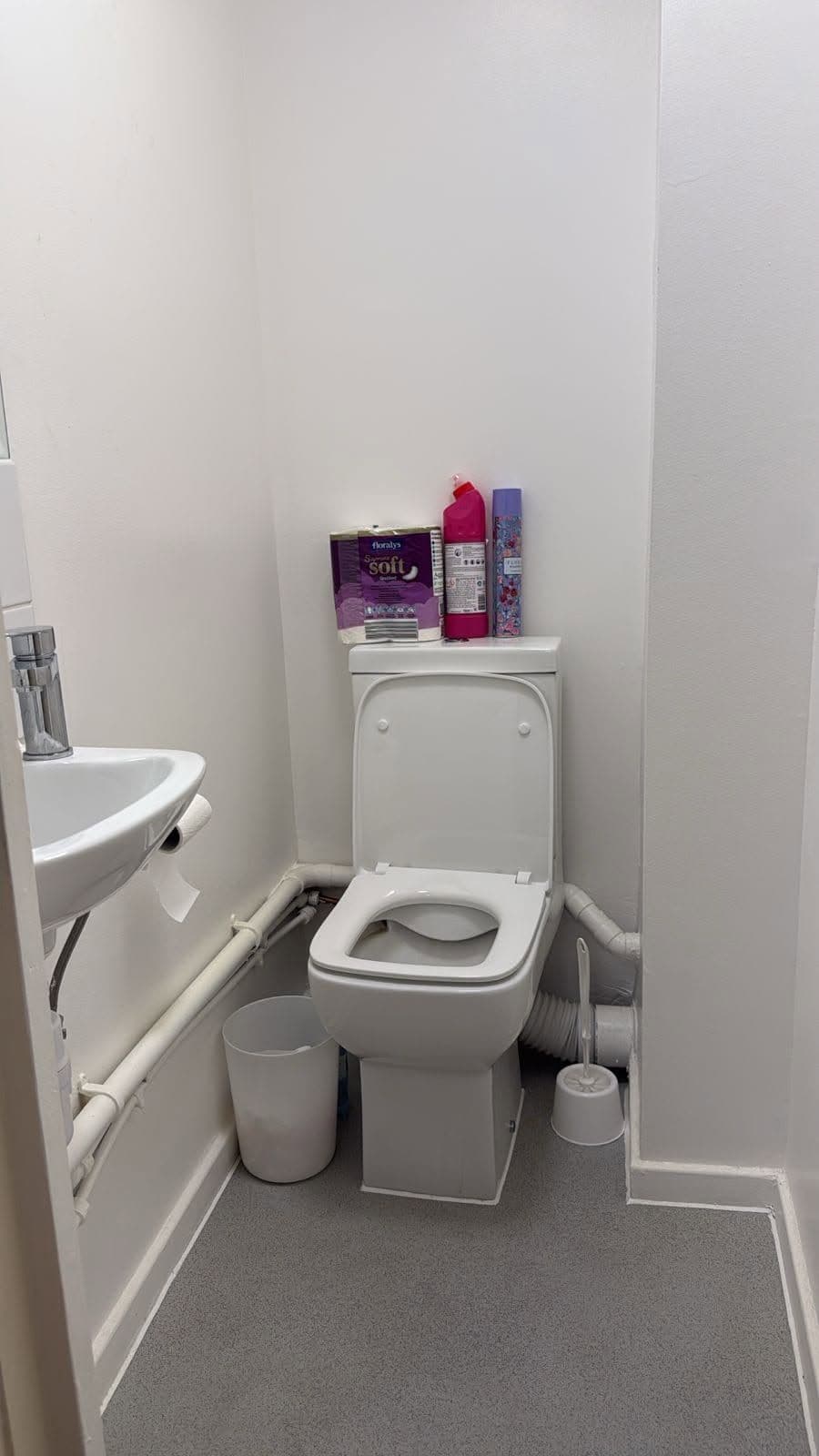 URGENT: TAKE OVER REMAINING LEASE IN STUDENT ACCOM. - photo 4