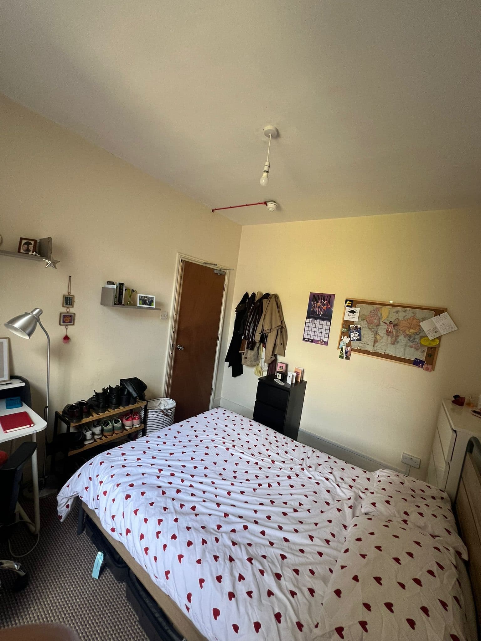 Spacious Double Room Available in Southfields – 10 Minutes Walk from the Tube! - photo 3