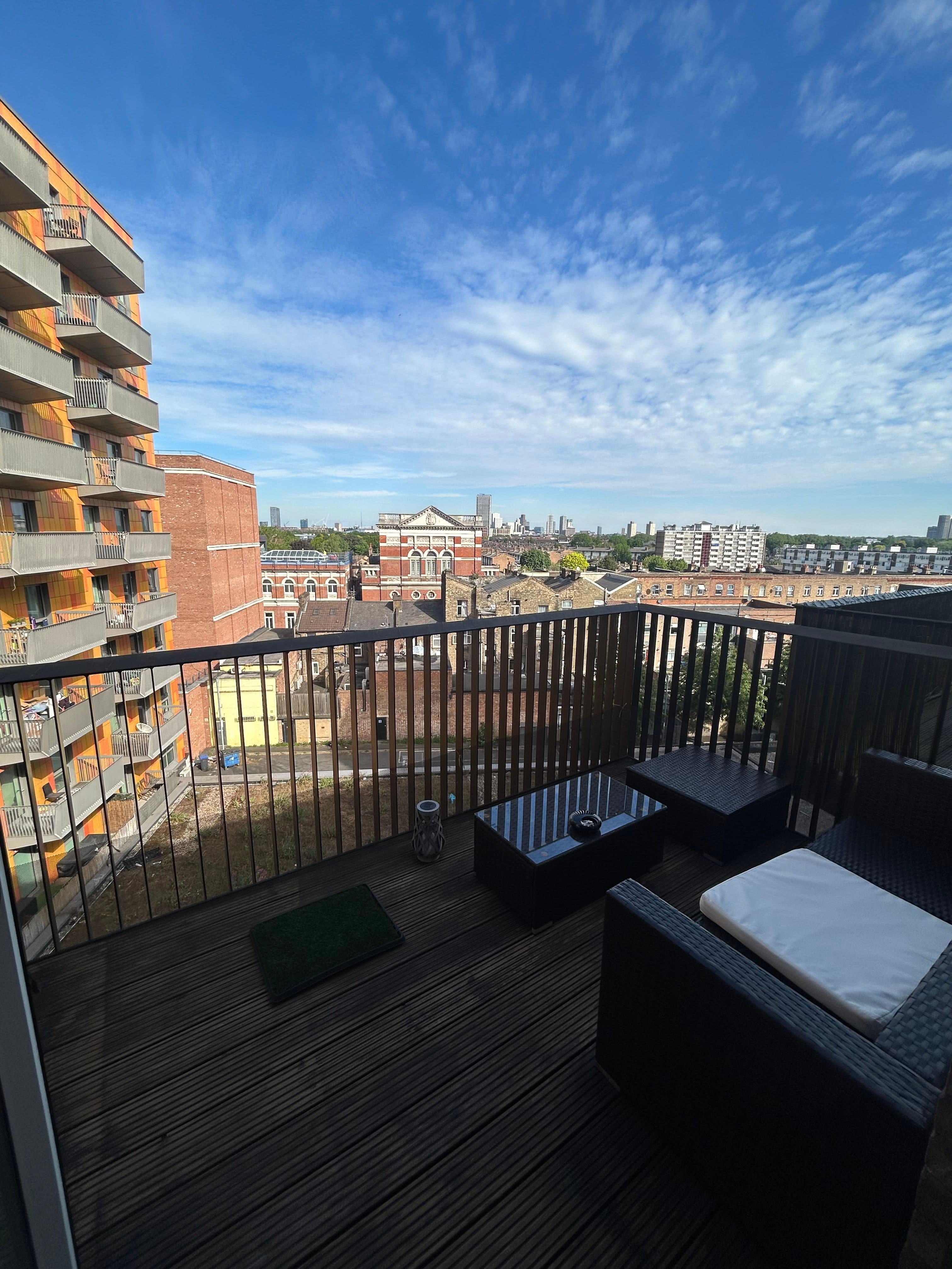 Modern 2-Bedroom / 1-Bath Flat to Rent – Canning Town - ALL bills included, fully furnished - photo 1