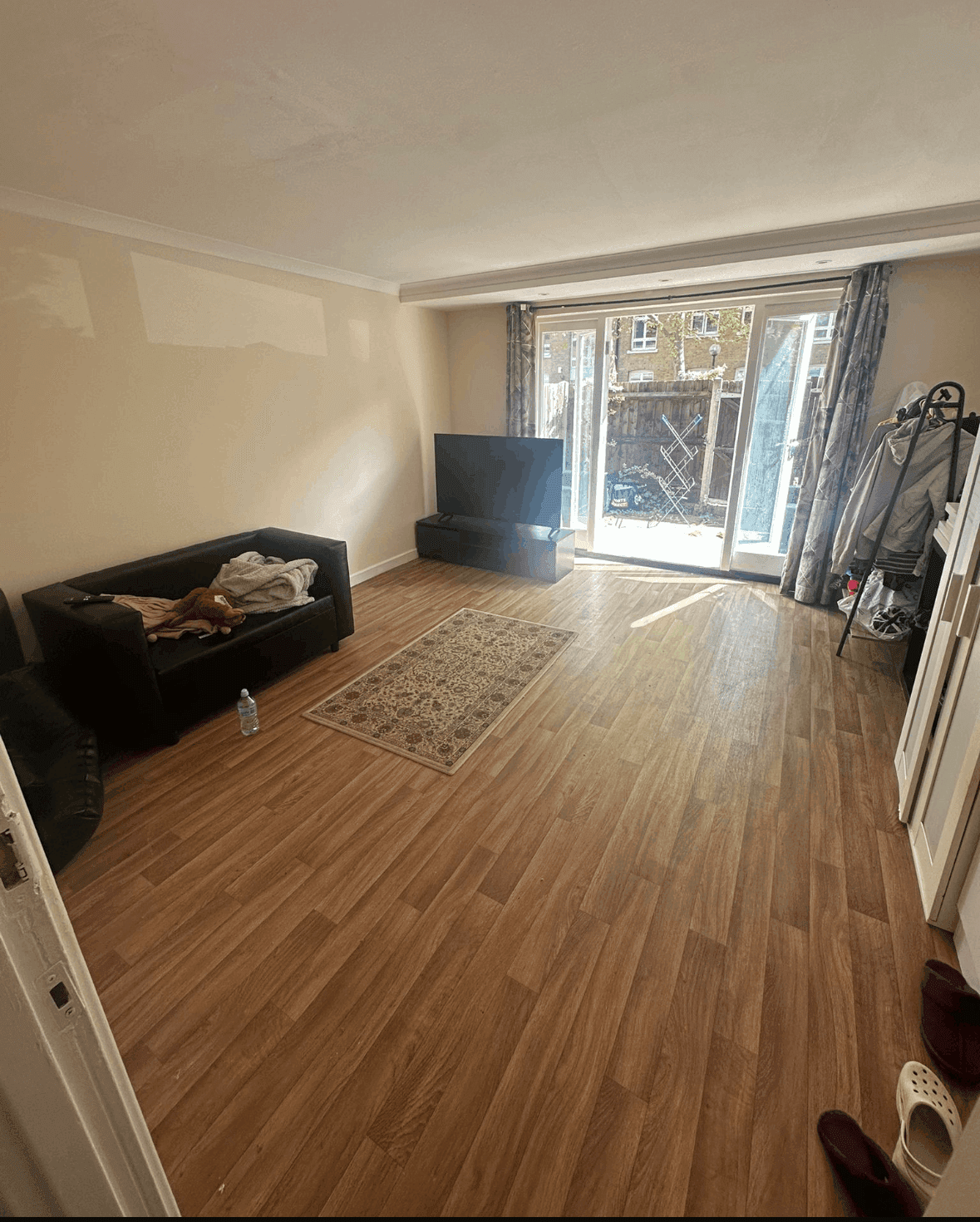 Double room in Bow (east London) in a town house with 3 friendly girls - photo 2