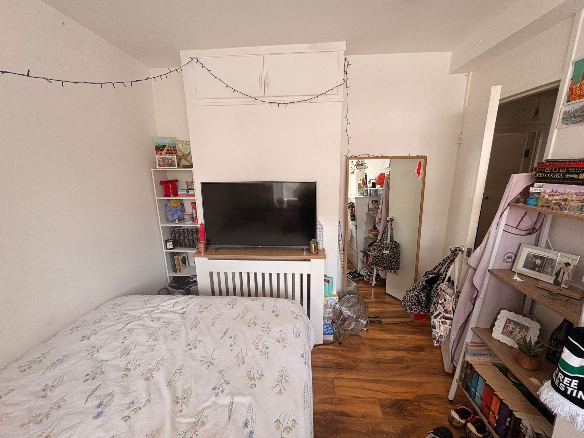 Small Double available in friendly household in Acton - photo 1