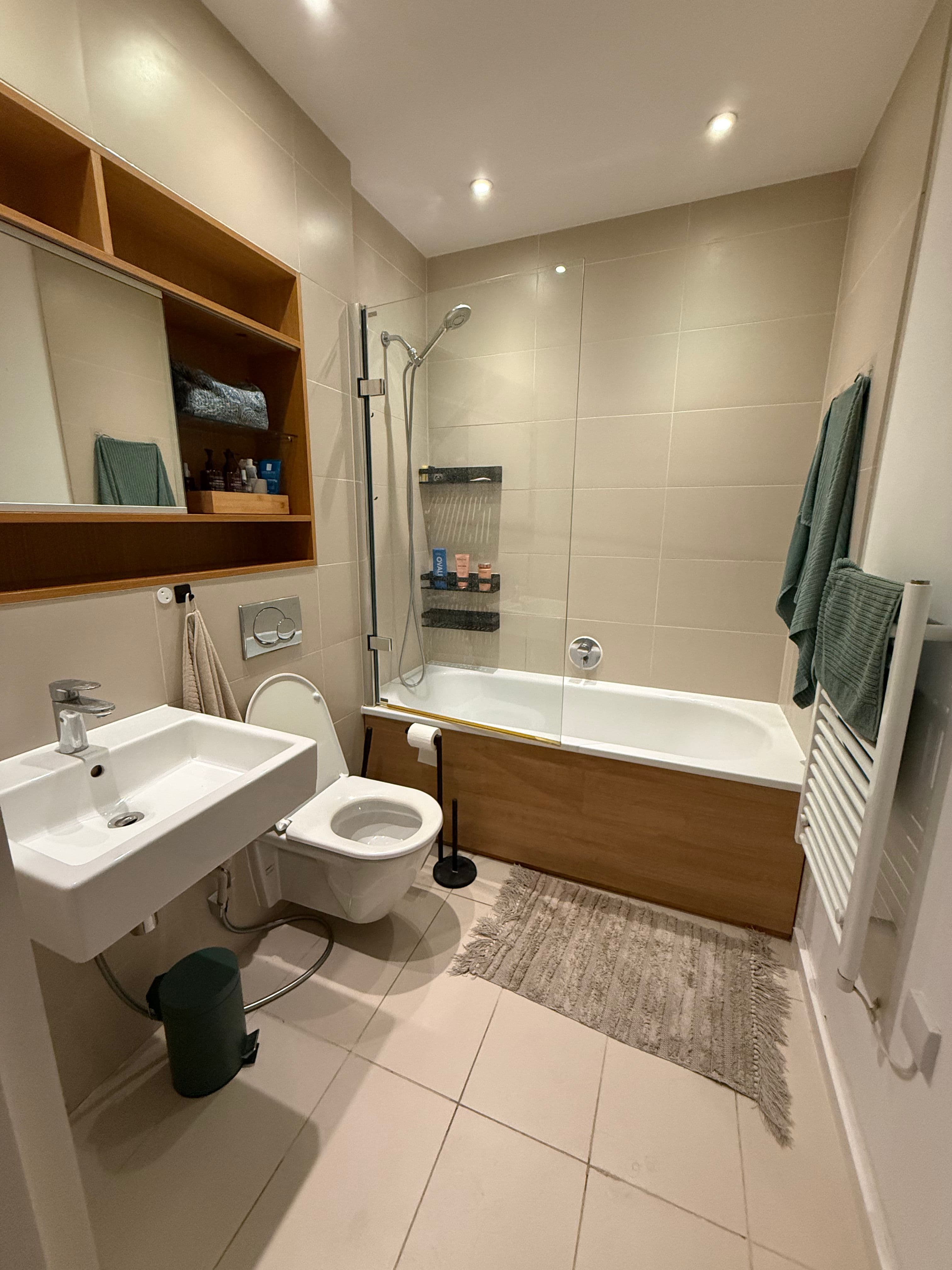 Wonderful Double Room (with its own bathroom) available in London Bridge! - Available from AUG 1st - photo 4