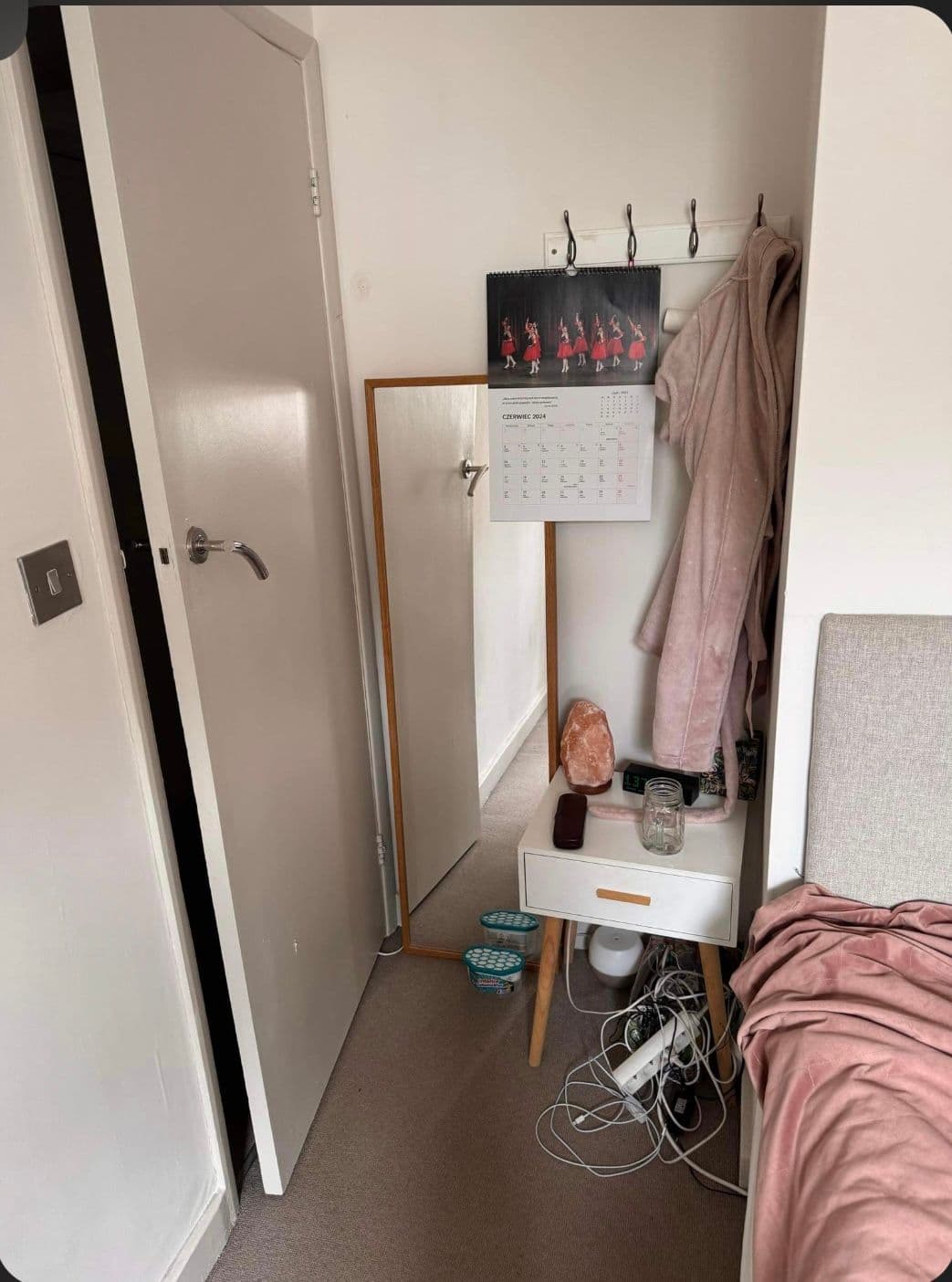 Double bedroom in Barons Court (2 bed 1 bath) - photo 3