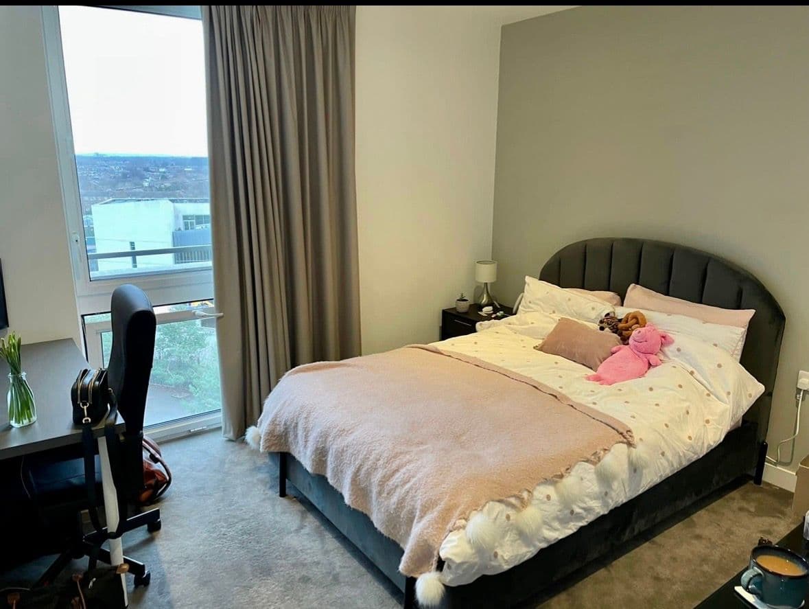 Double Room in a 3-Bed Flat – East Village (Available from 11th June) - photo 1