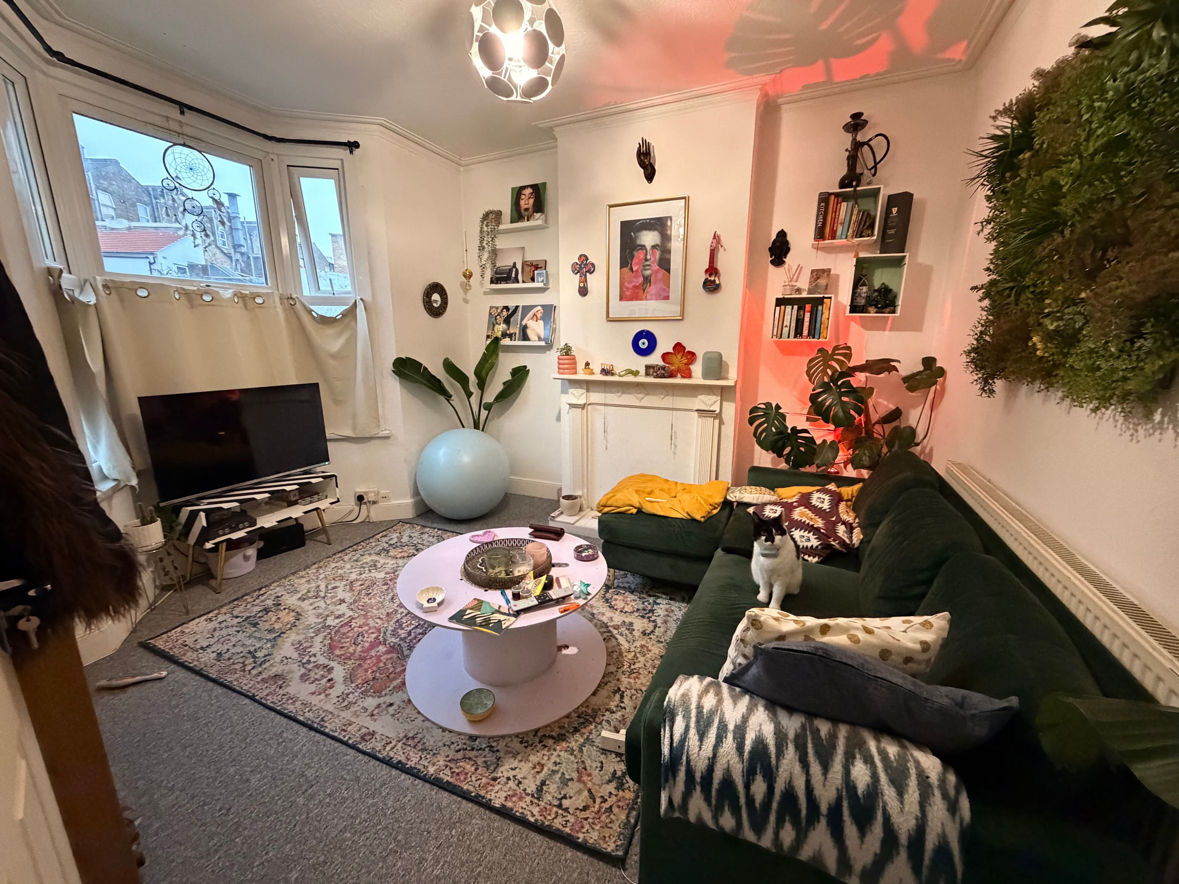 Double Bedroom Available in cosy, creative home – Canning Town (E13) - photo 4
