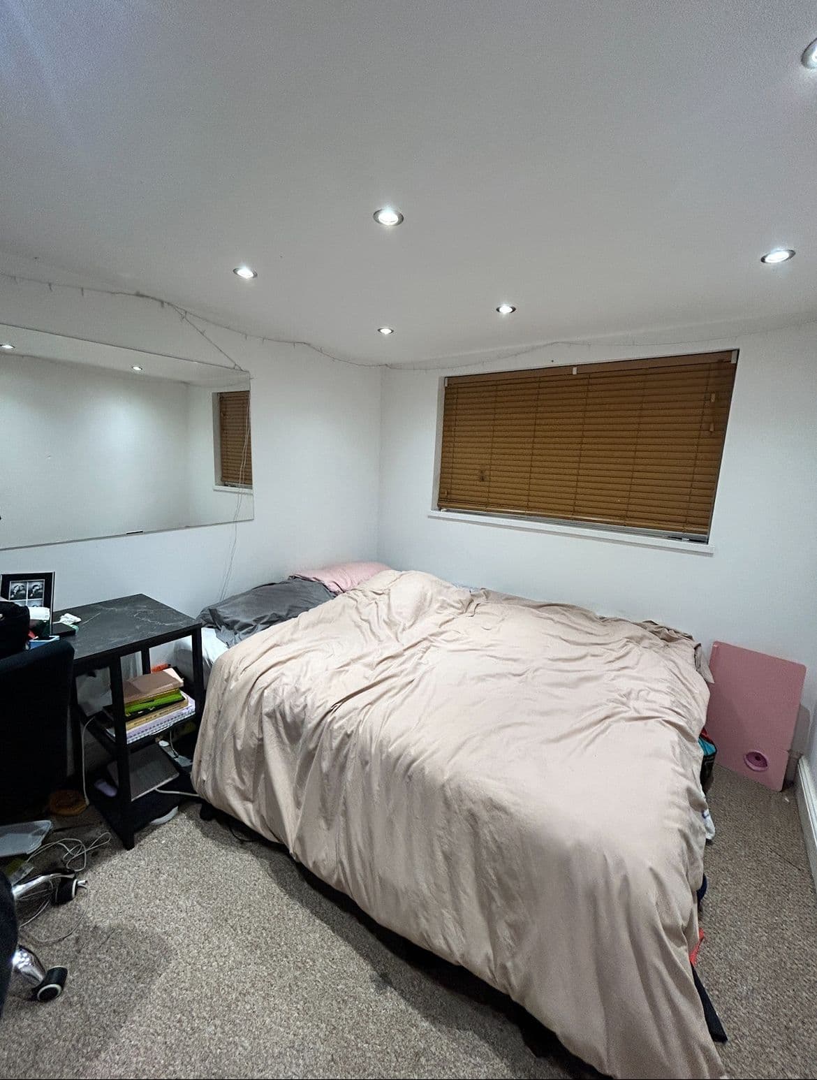 Bedroom in East London - photo 1