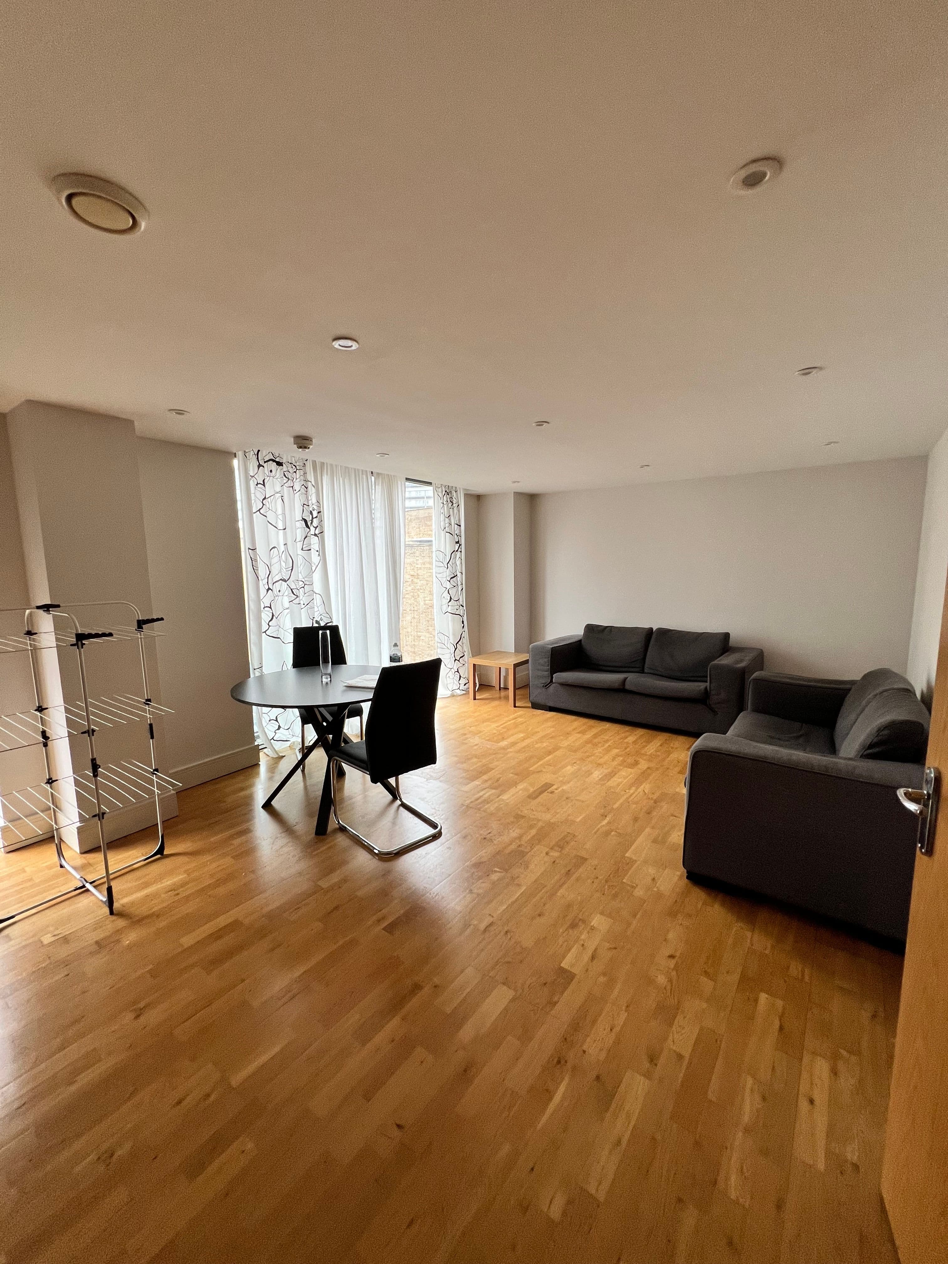 En-suite double room to rent in Woolwich - photo 1