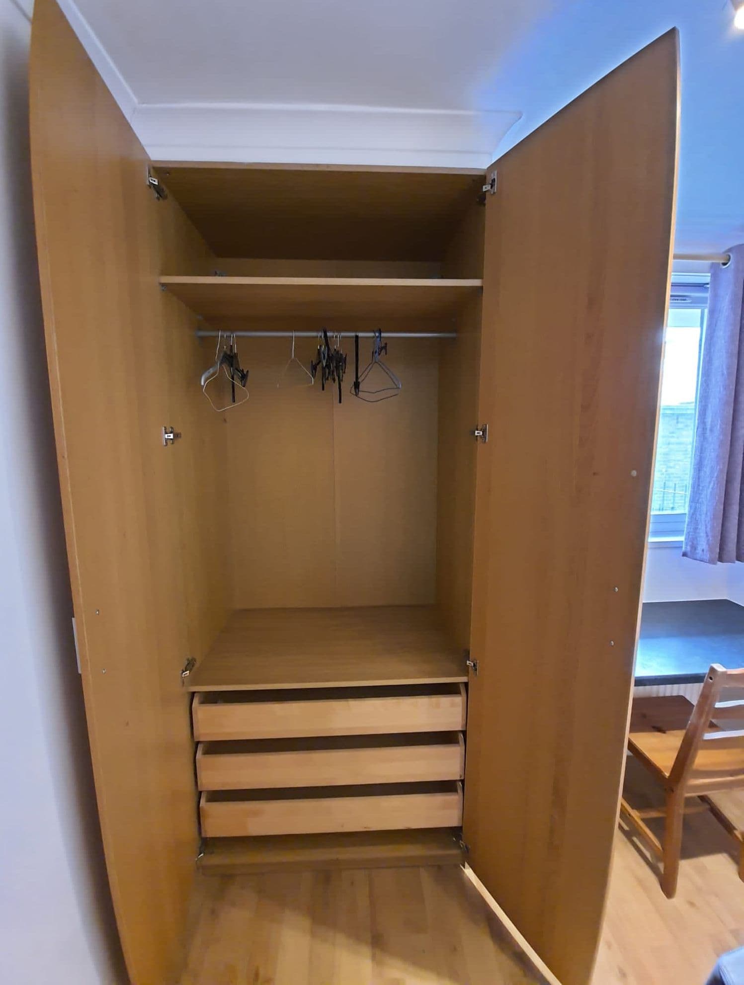 double room in Old Street, flatshare w 3 gals - photo 3