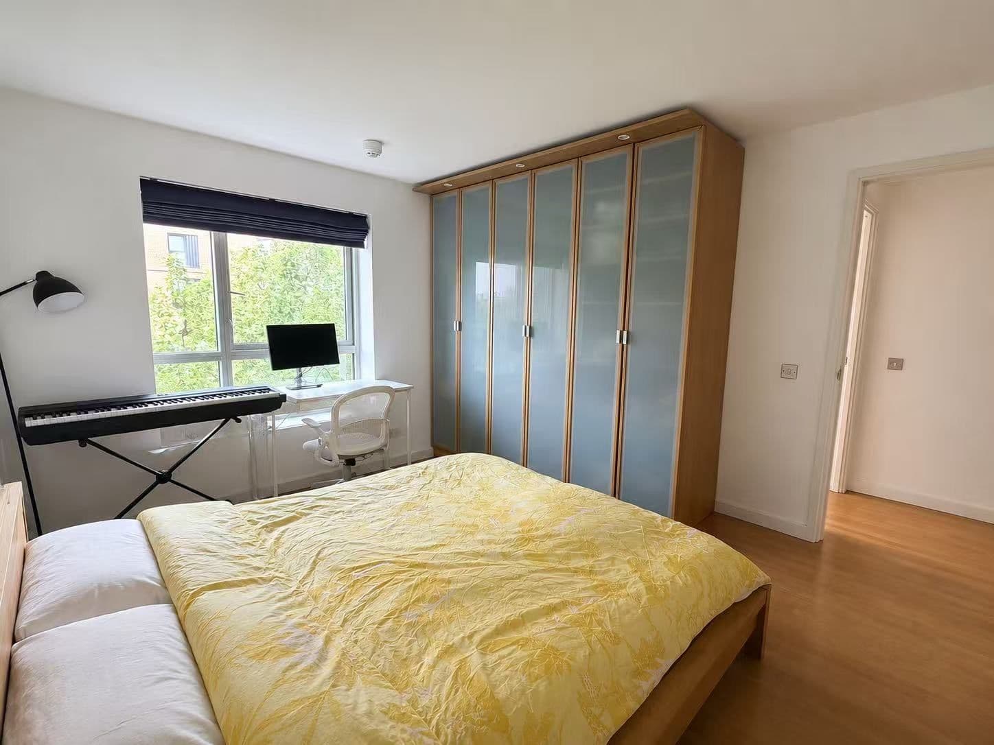 En-suite double room in North Greenwich - photo 2