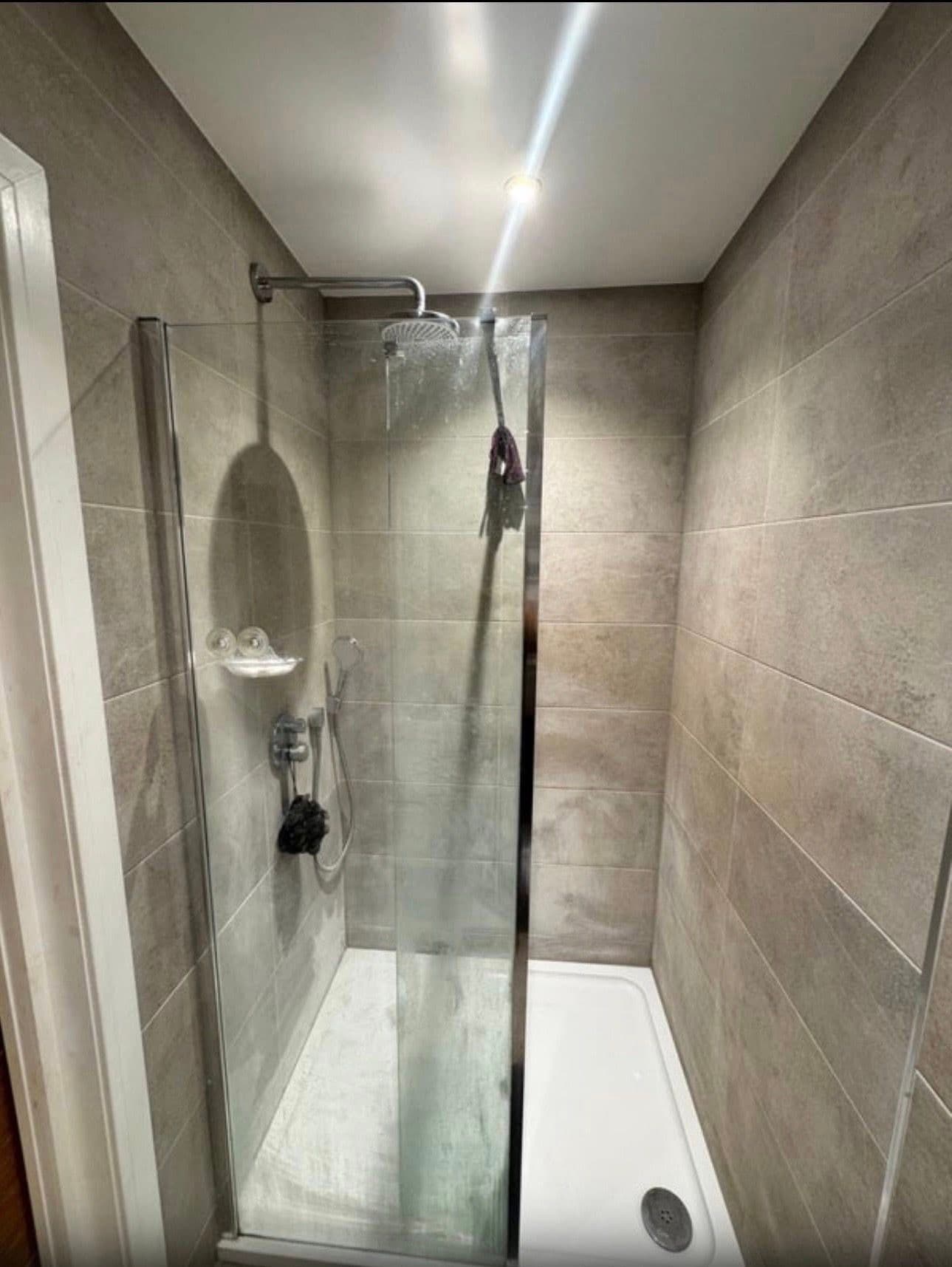 En-suite (double room) — photo 3