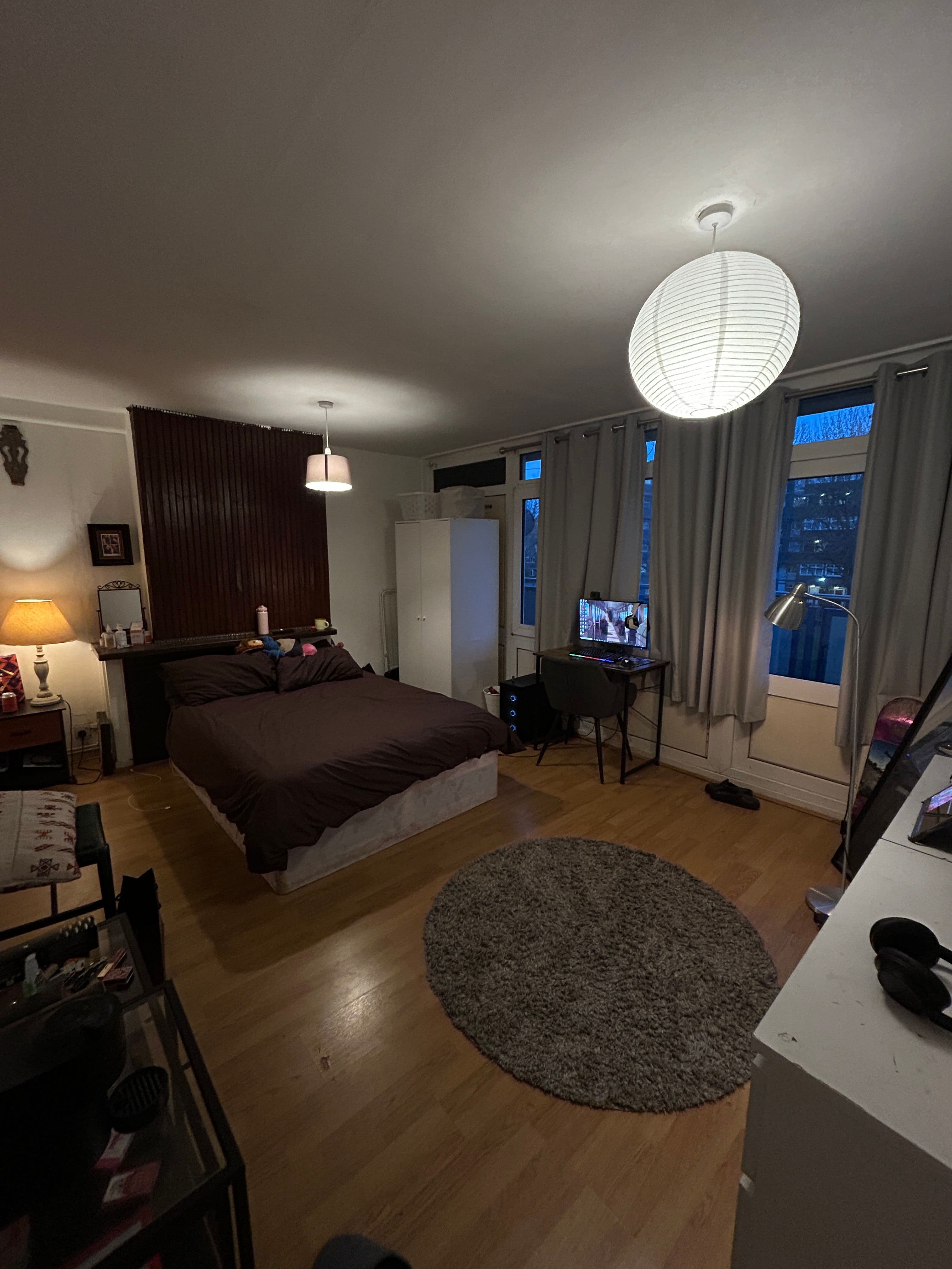 Big Double Bedroom near Brick Ln with 3 Girls - photo 1
