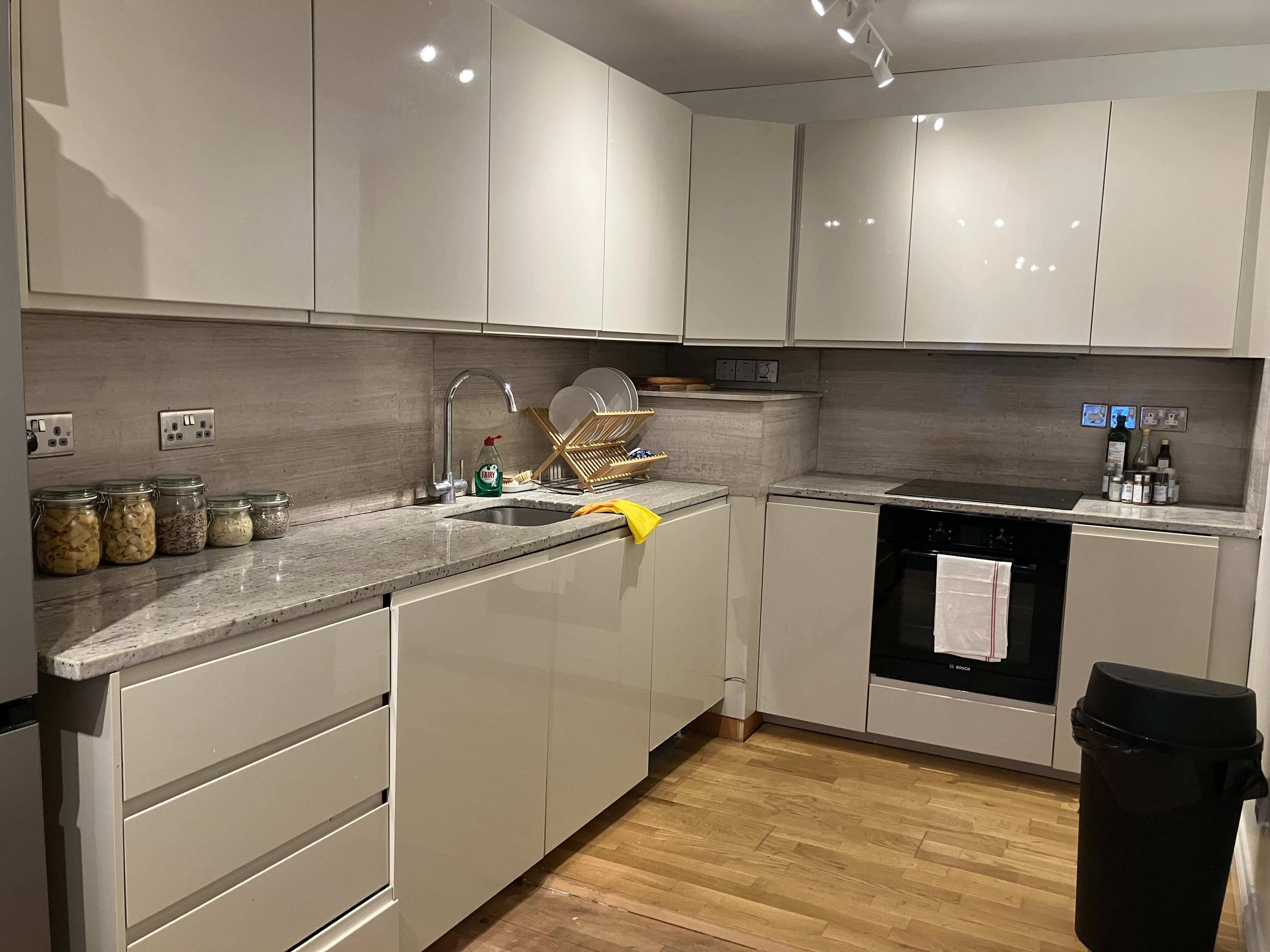 Furnished Double Room in Hoxton Available - March - photo 3
