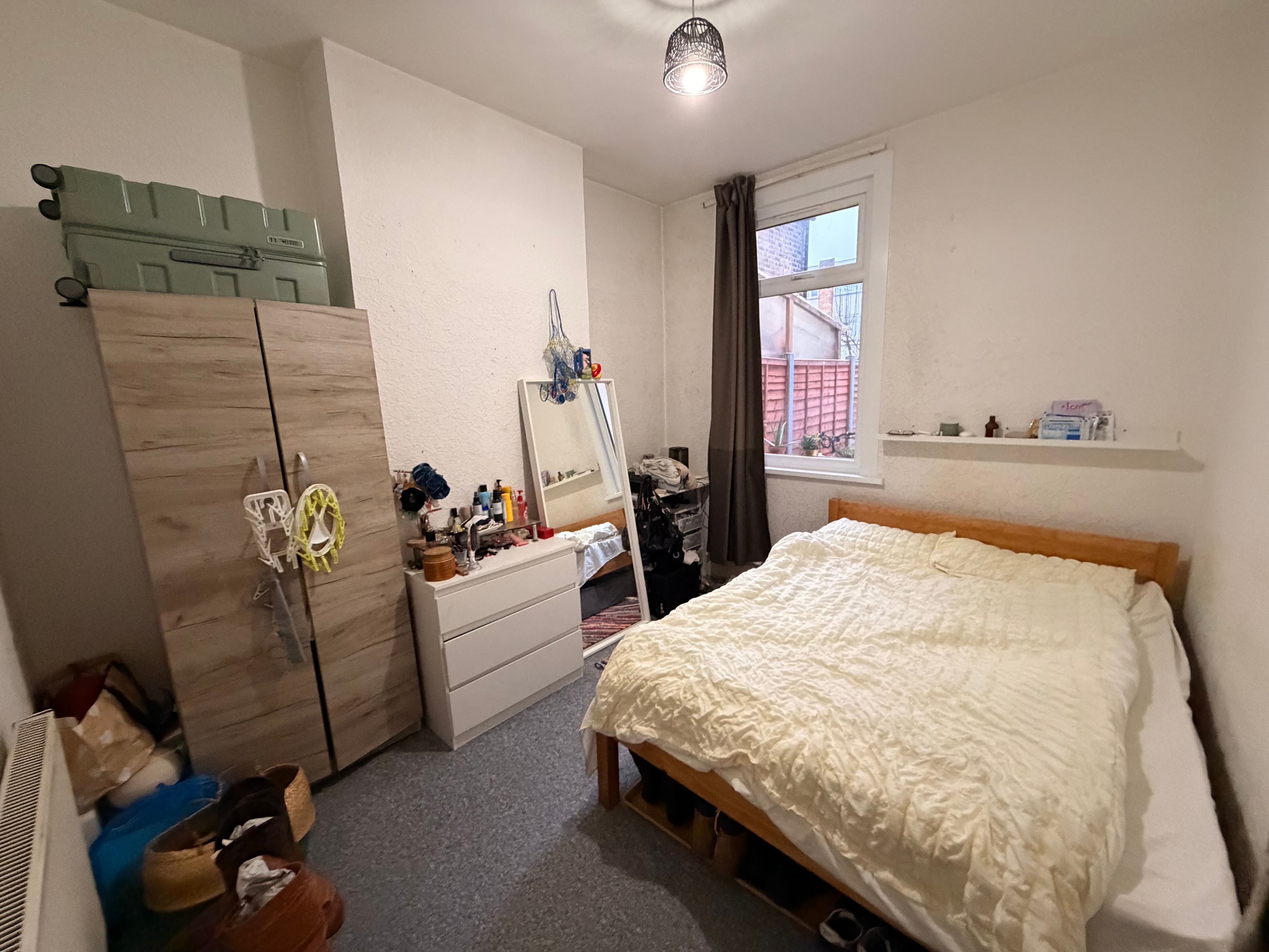 Double Bedroom Available in cosy, creative home – Canning Town (E13) - photo 1