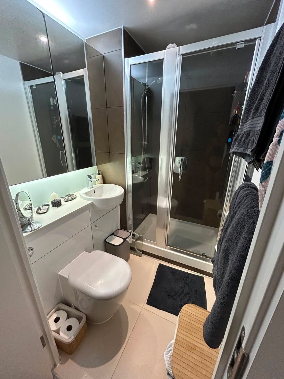 Double room with en-suite in Stratford - photo 3