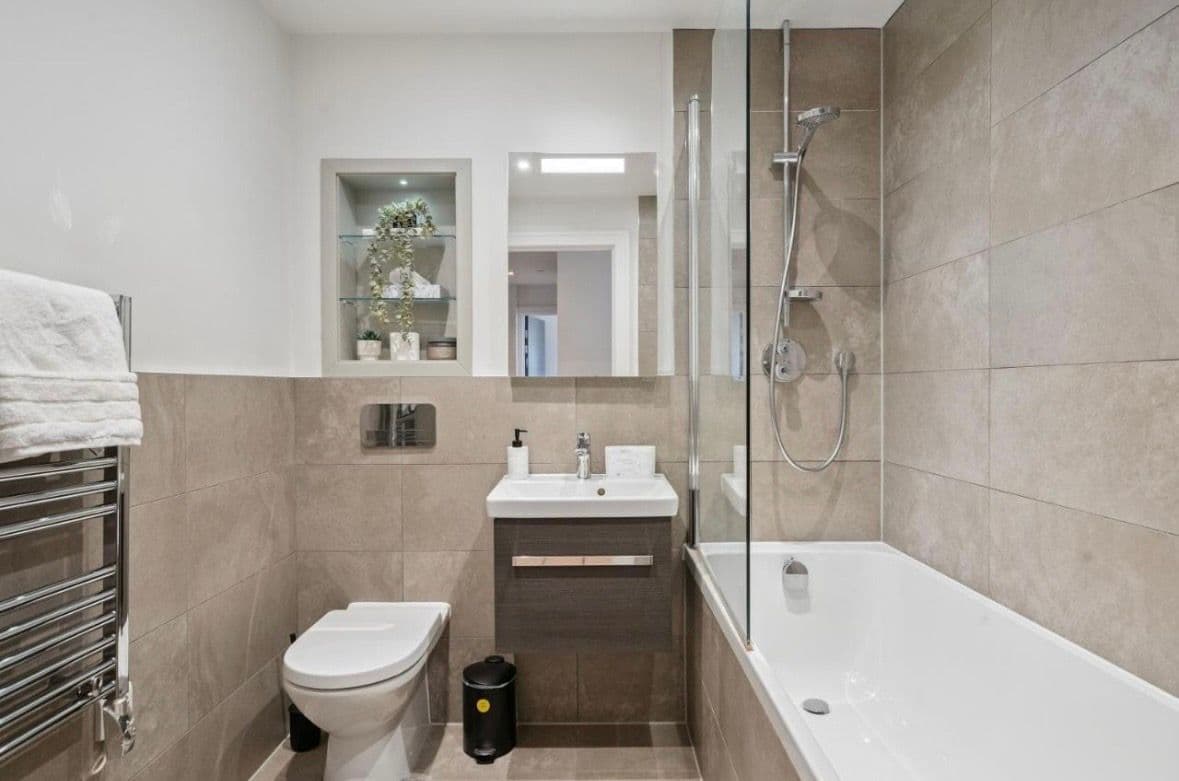 Double Bedroom in Wembley Park - photo 3
