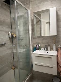 Bright double room in East London - photo 3