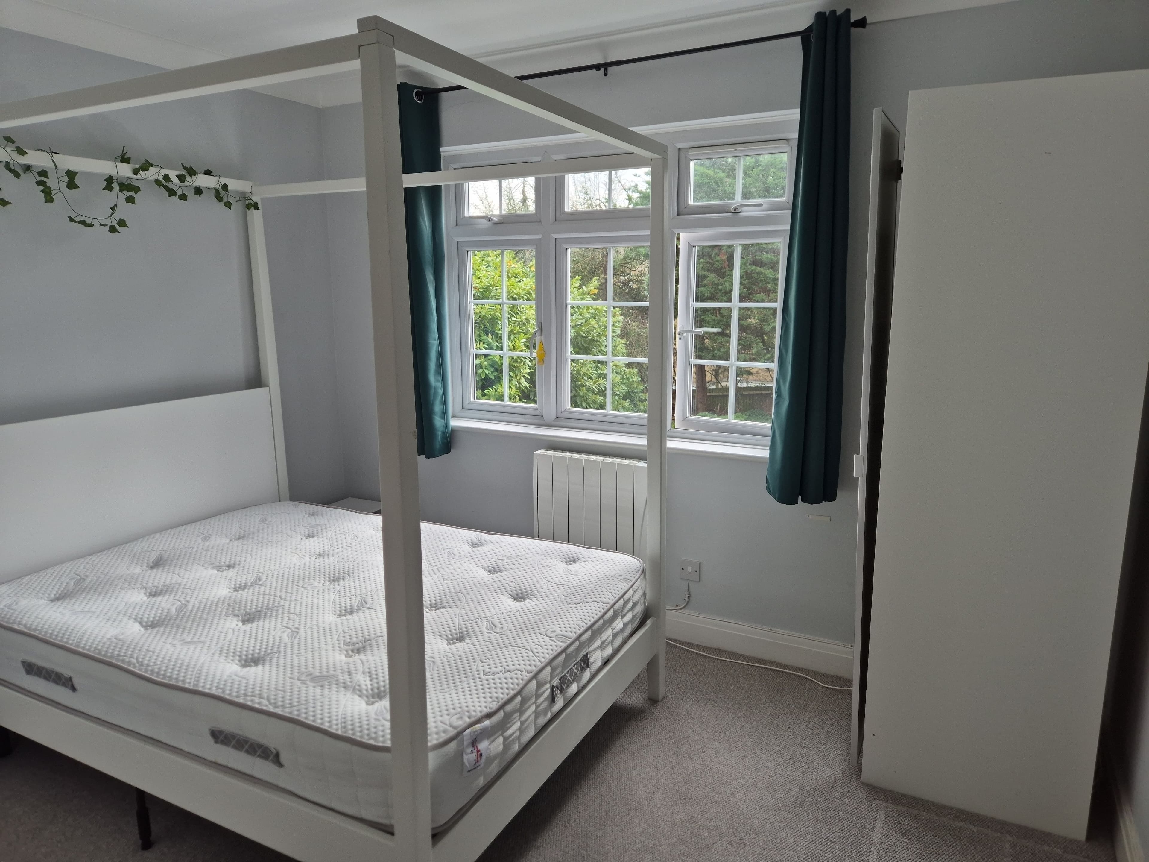 Bright ensuite - photo 2