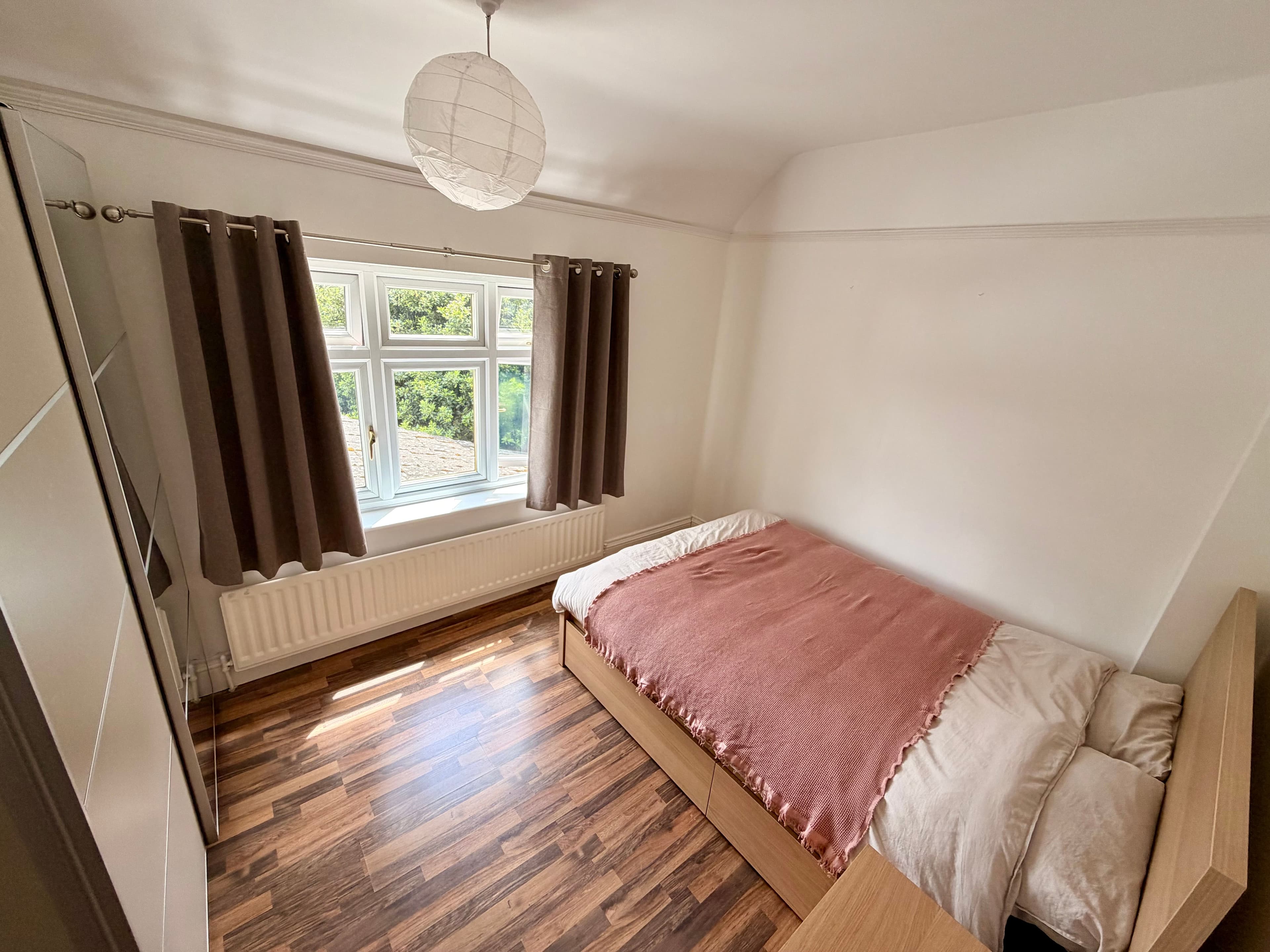 Bright double rooms in Romford from mid July - photo 1