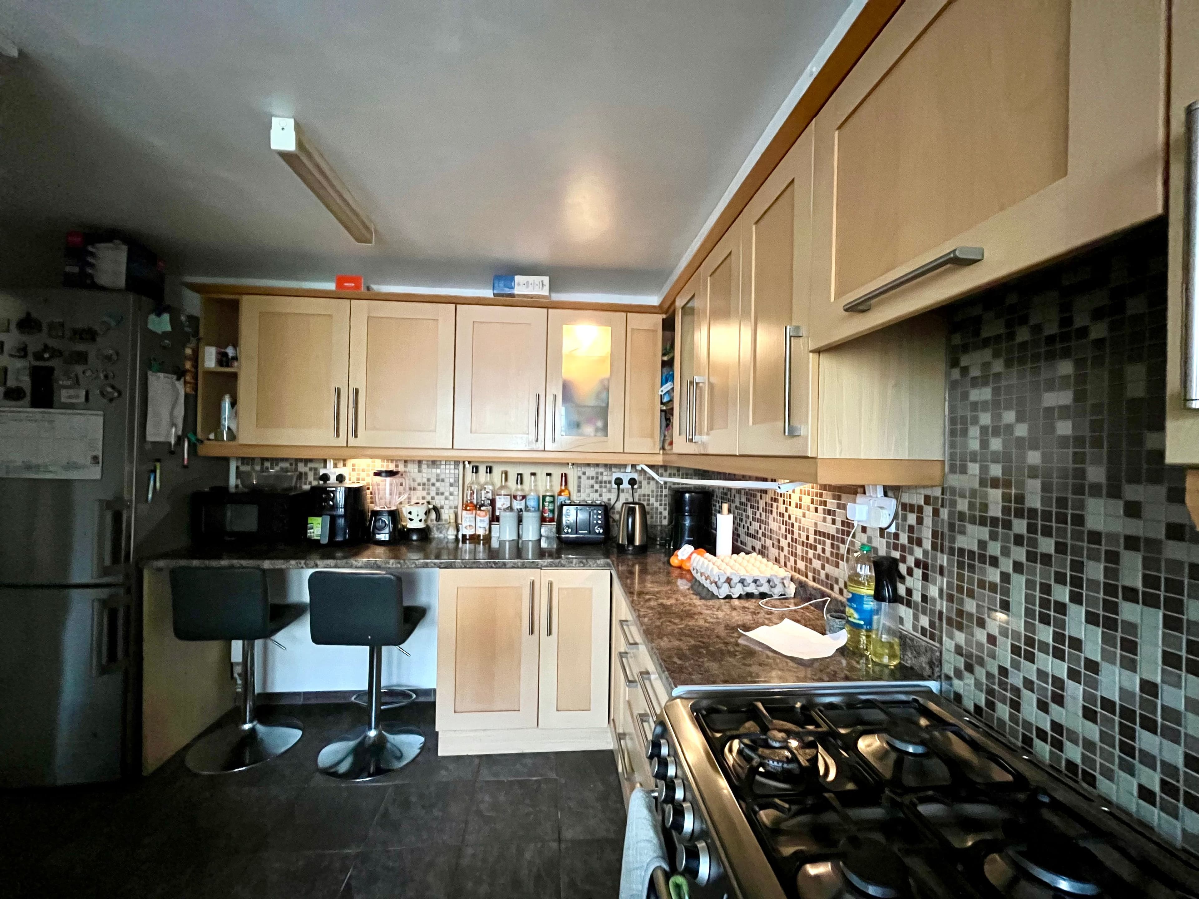 Large double room available ASAP in Whitechapel in a lovely all girls flat - photo 4