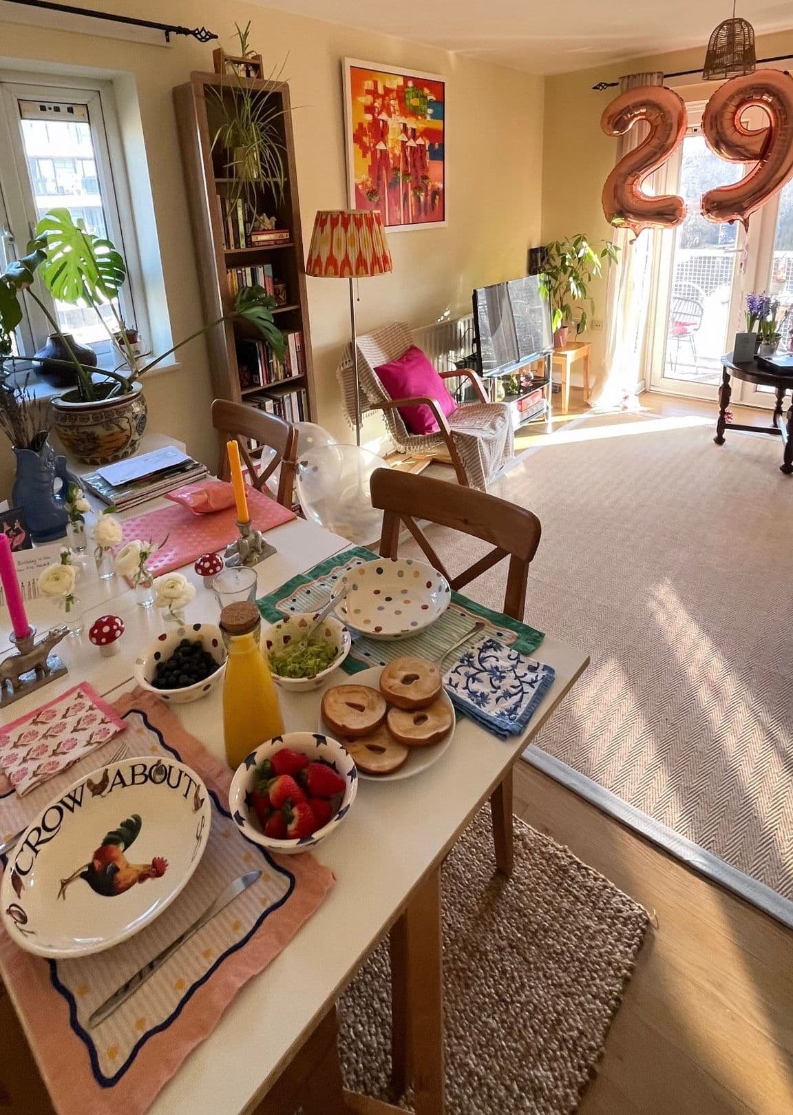 Bright cozy flat on the canal - photo 1