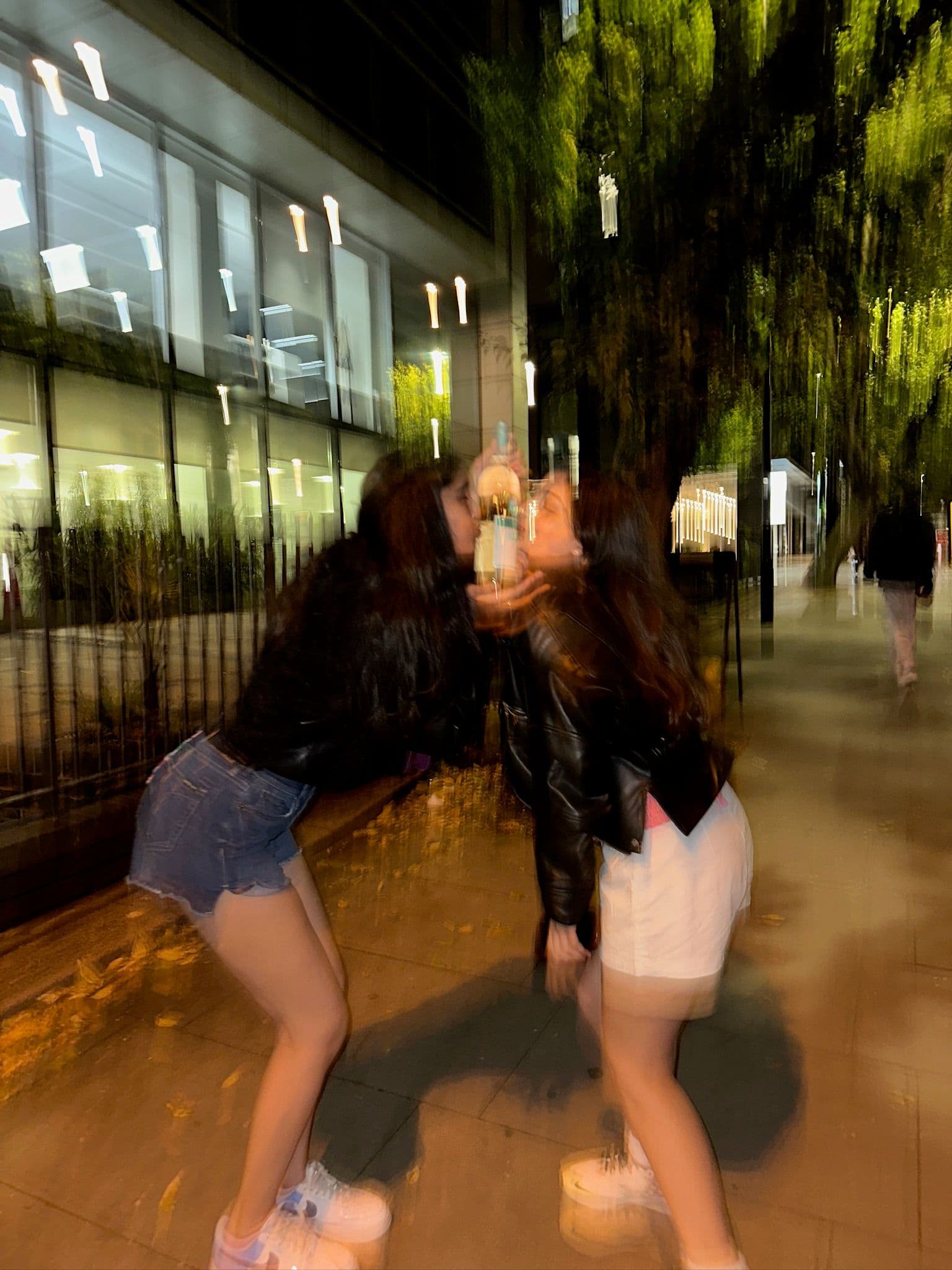 Looking for a share a flat (2-3 flatmates preferably) - photo 1