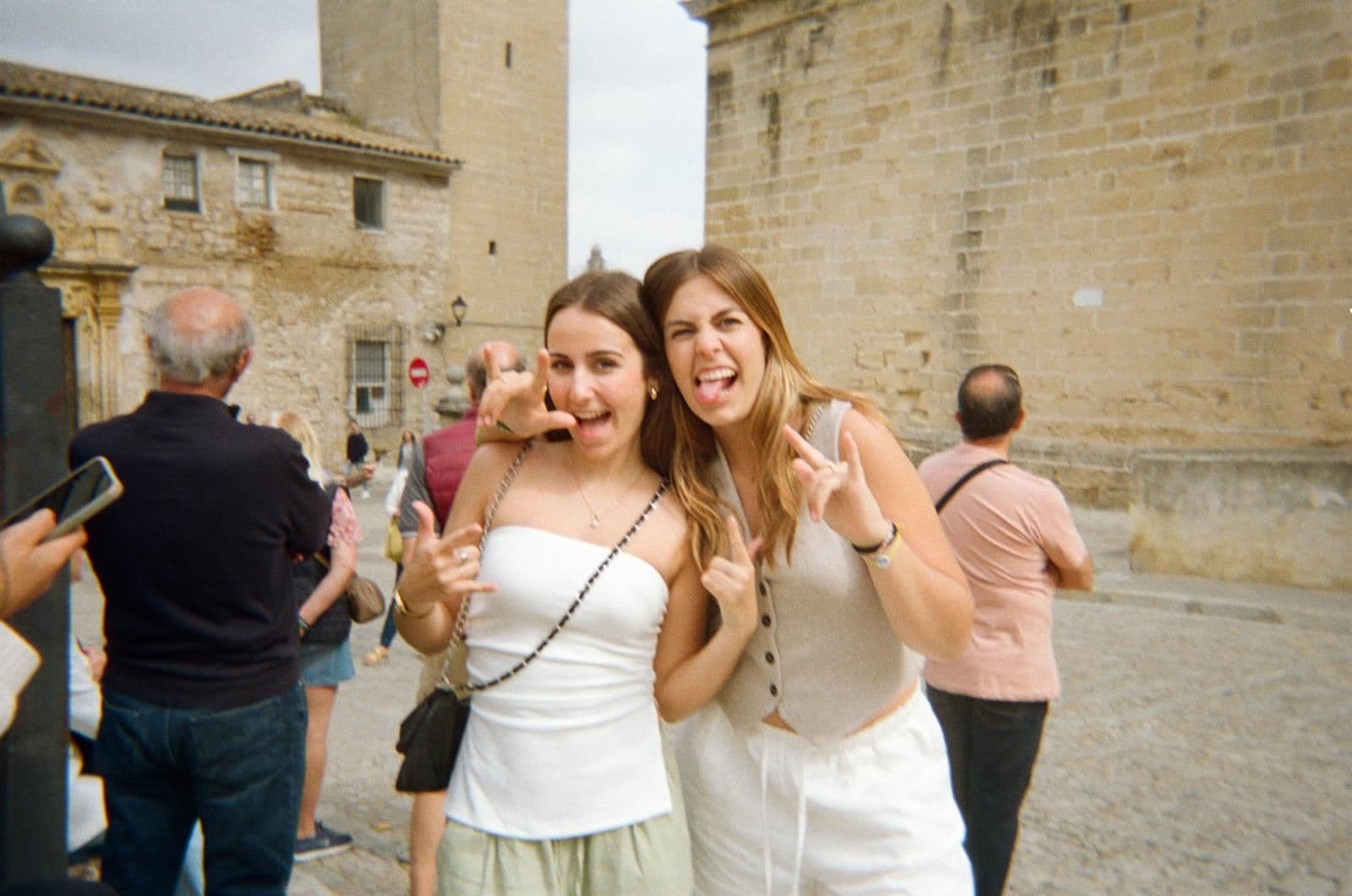 Emma and Júlia - photo 3