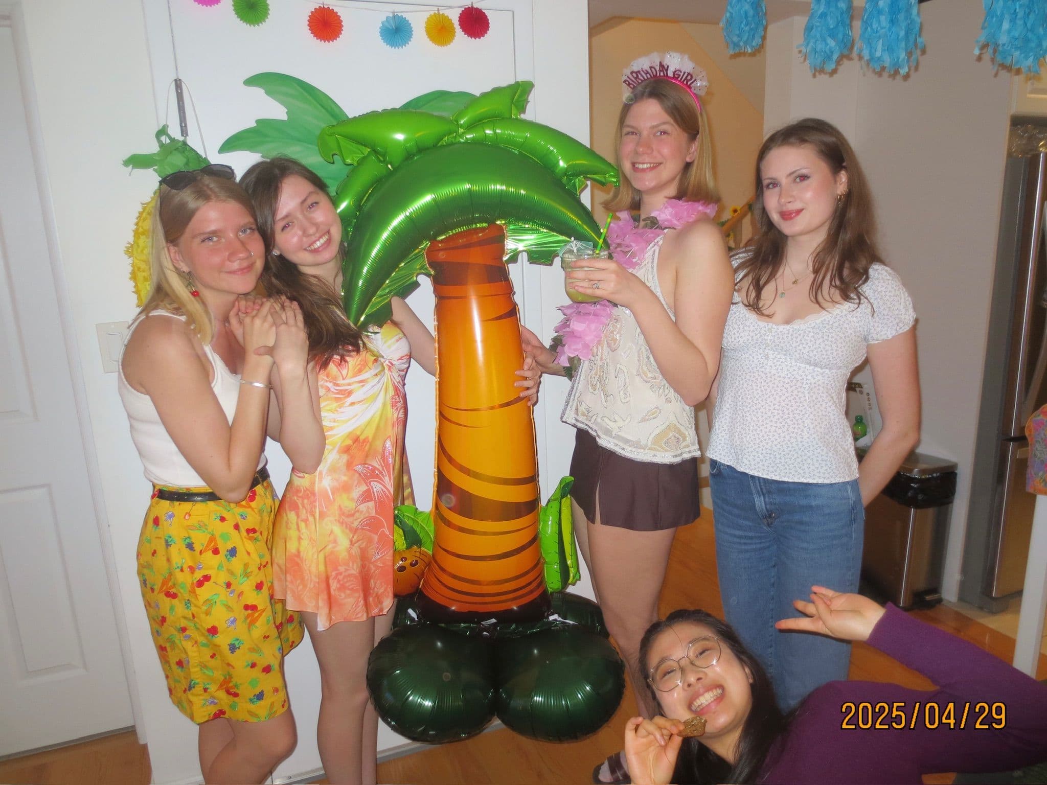 23-Year-Old Canadian Researcher Seeking Short-Term Room Near Shoreditch | Aug 29–Oct 18 | £1,200 Budget - photo 3