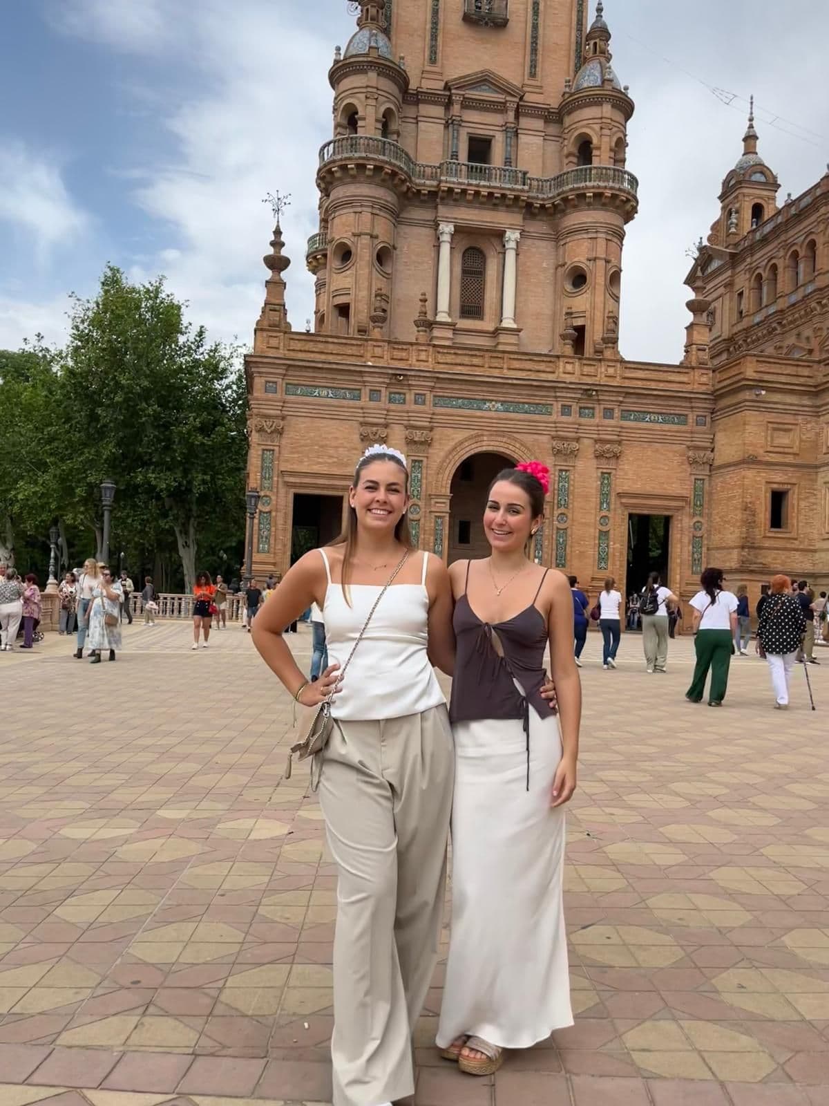Emma and Júlia - photo 1