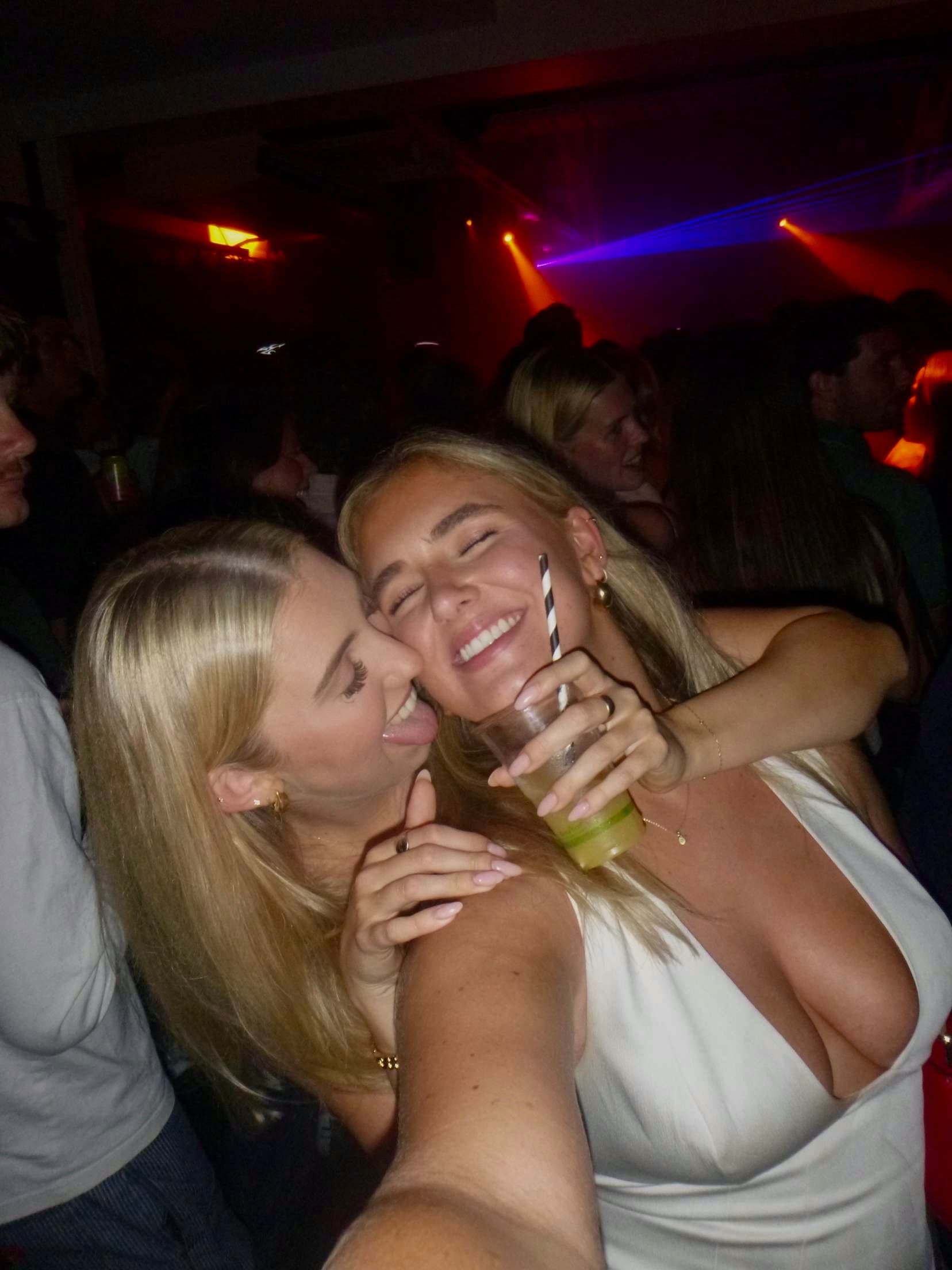 2 Aussie girls looking for 2 rooms! — photo 2